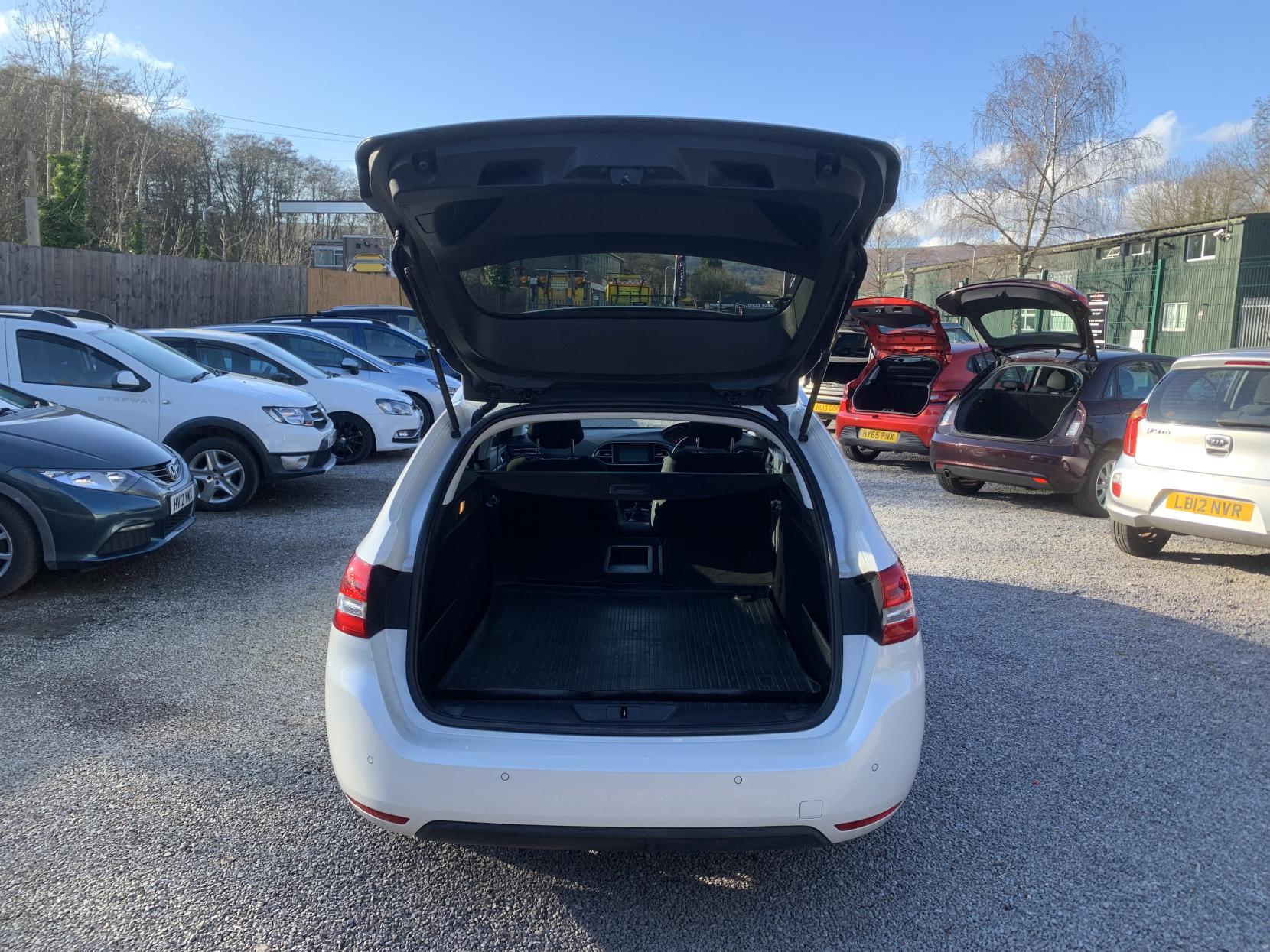 Peugeot 308 SW 1.6 e-HDi Allure Estate 5dr Diesel Manual Euro 5 (s/s) (115 ps)