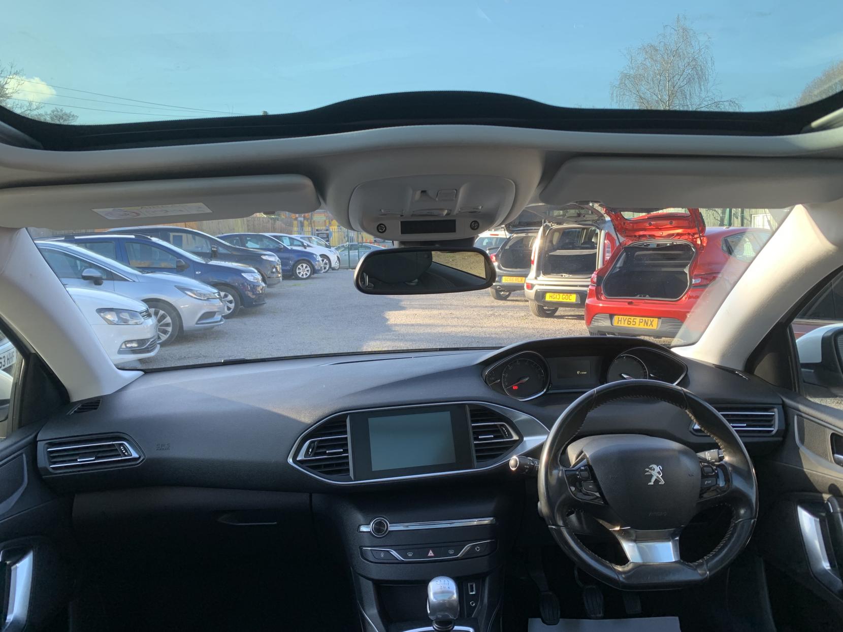 Peugeot 308 SW 1.6 e-HDi Allure Estate 5dr Diesel Manual Euro 5 (s/s) (115 ps)