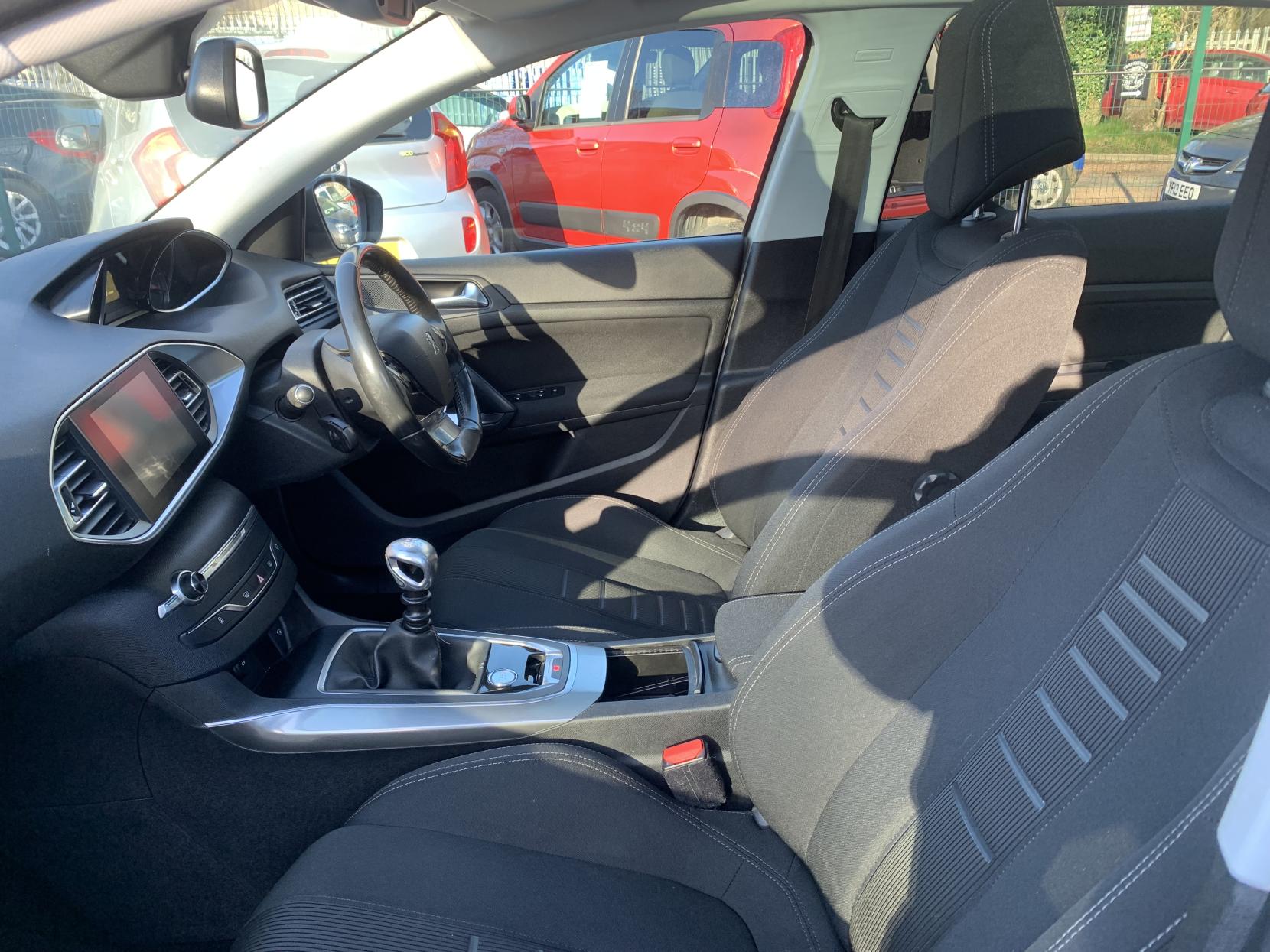 Peugeot 308 SW 1.6 e-HDi Allure Estate 5dr Diesel Manual Euro 5 (s/s) (115 ps)