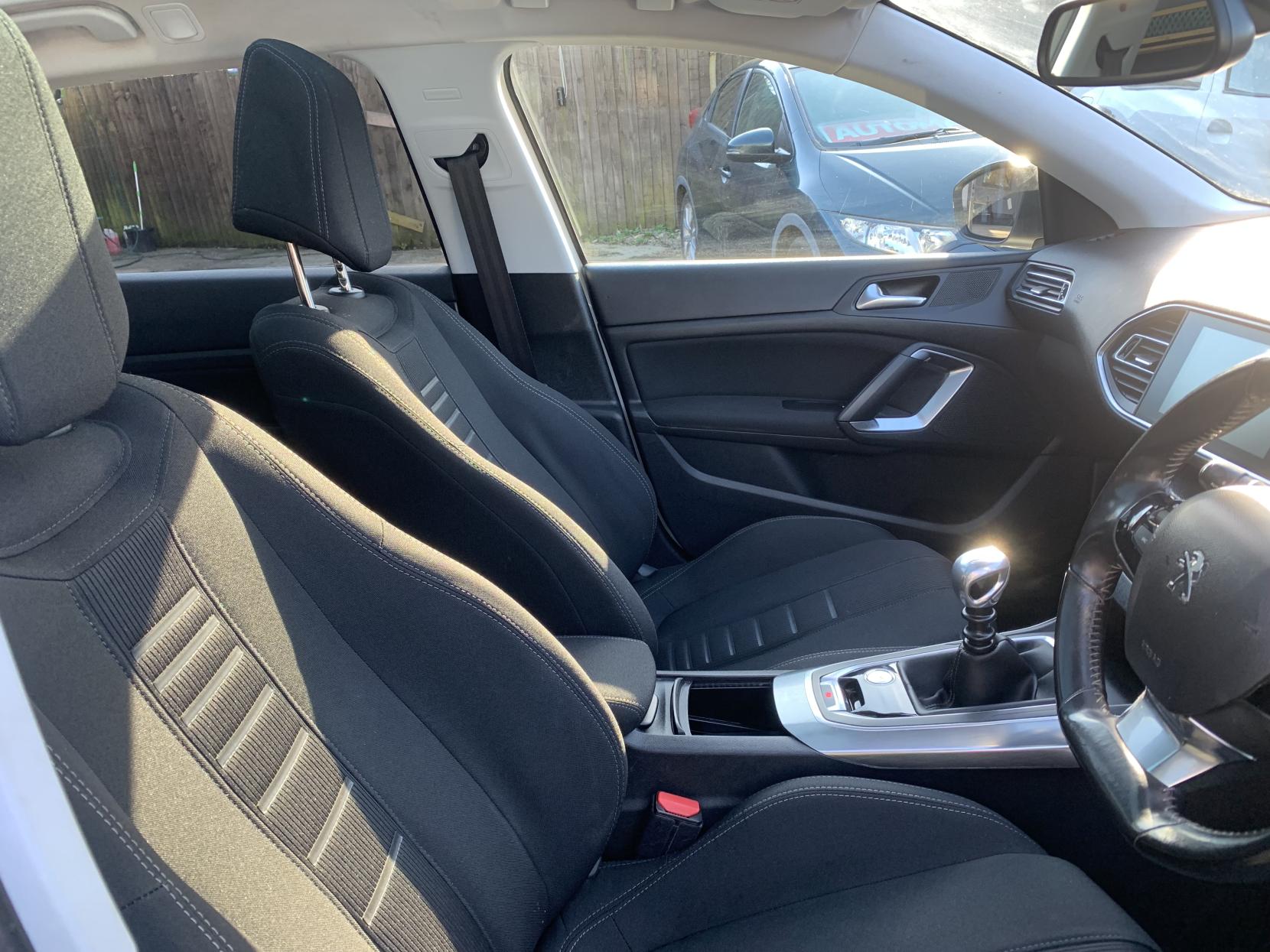 Peugeot 308 SW 1.6 e-HDi Allure Estate 5dr Diesel Manual Euro 5 (s/s) (115 ps)