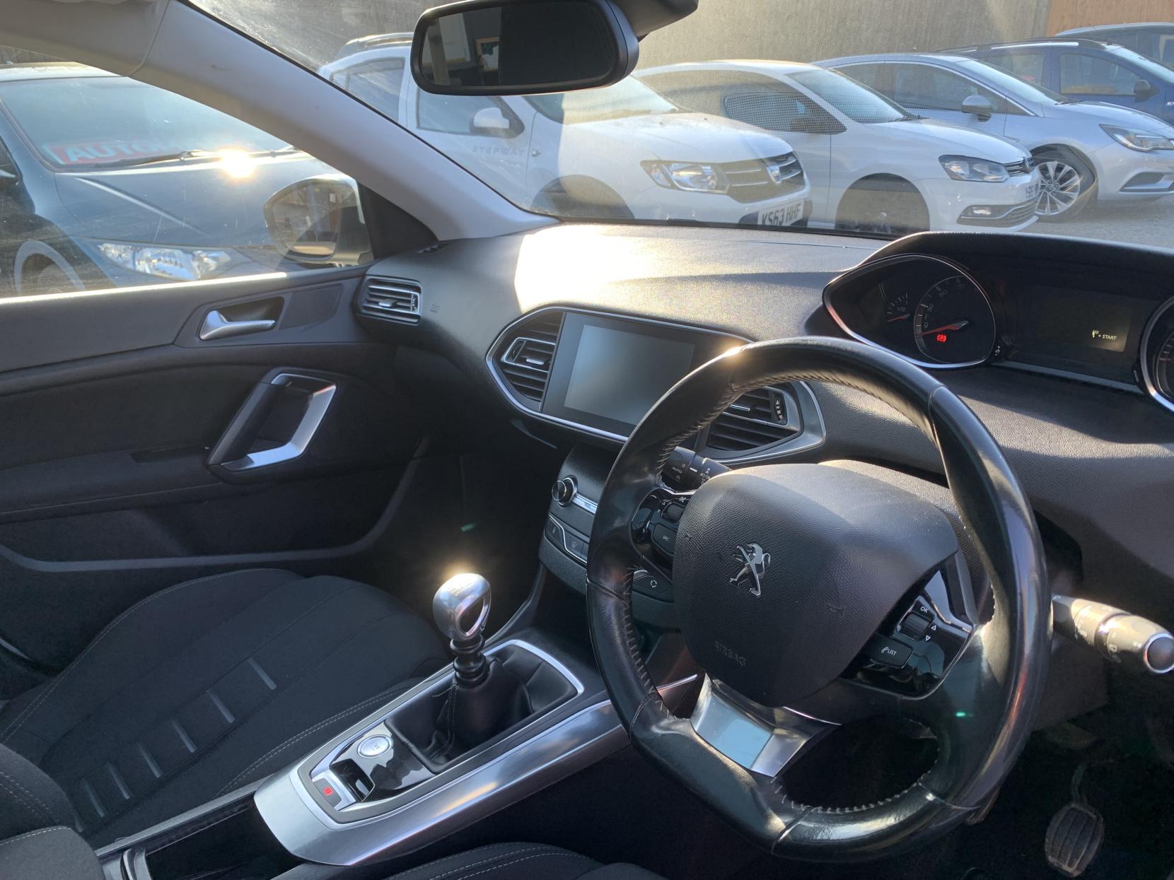 Peugeot 308 SW 1.6 e-HDi Allure Estate 5dr Diesel Manual Euro 5 (s/s) (115 ps)