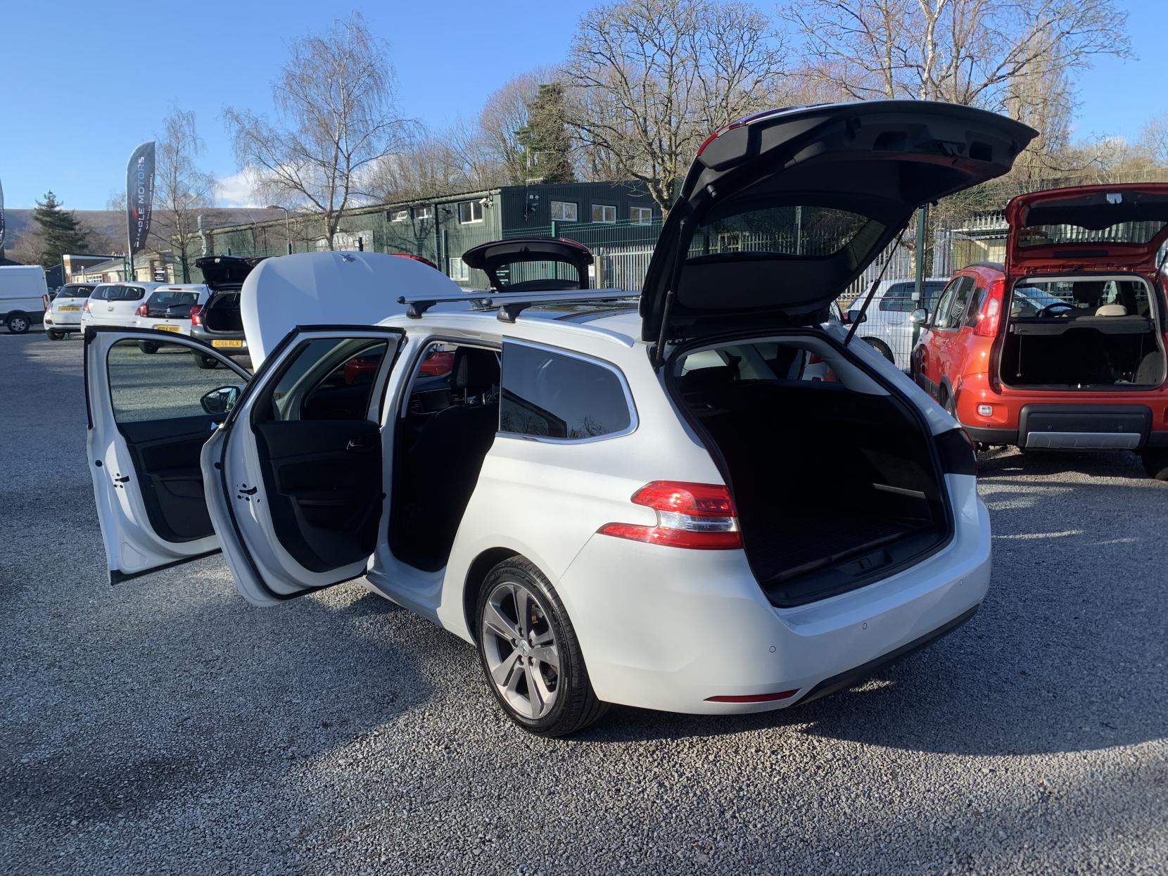 Peugeot 308 SW 1.6 e-HDi Allure Estate 5dr Diesel Manual Euro 5 (s/s) (115 ps)