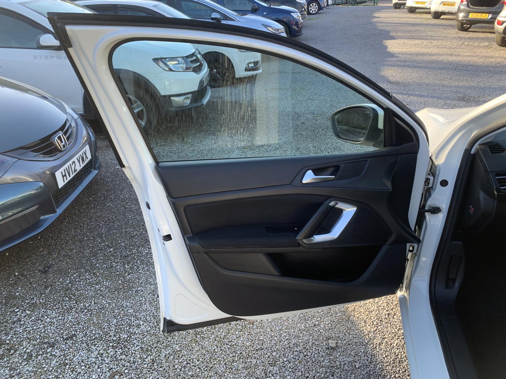 Peugeot 308 SW 1.6 e-HDi Allure Estate 5dr Diesel Manual Euro 5 (s/s) (115 ps)