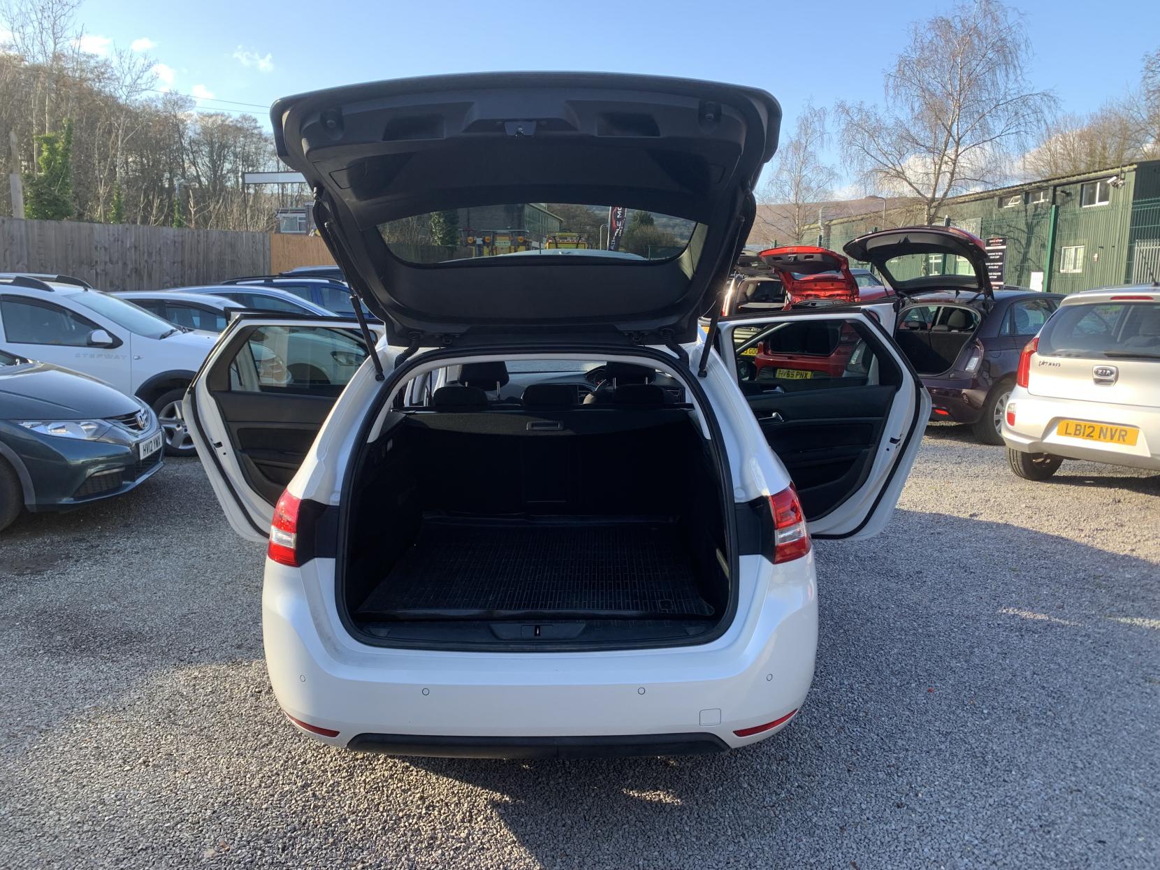 Peugeot 308 SW 1.6 e-HDi Allure Estate 5dr Diesel Manual Euro 5 (s/s) (115 ps)