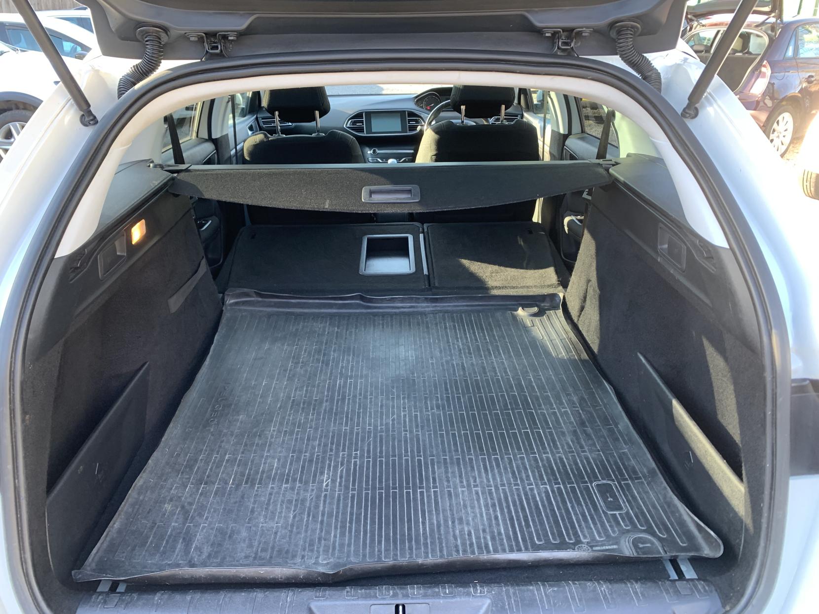 Peugeot 308 SW 1.6 e-HDi Allure Estate 5dr Diesel Manual Euro 5 (s/s) (115 ps)