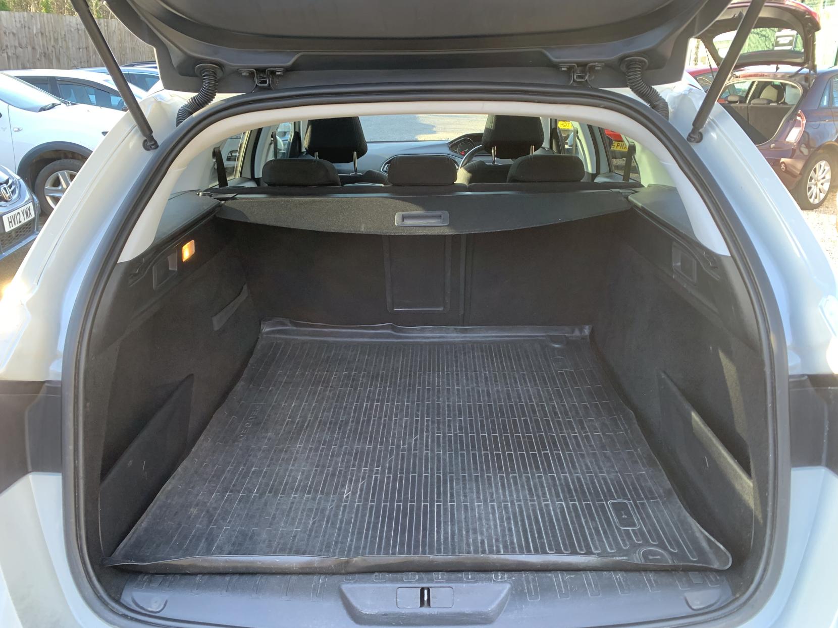 Peugeot 308 SW 1.6 e-HDi Allure Estate 5dr Diesel Manual Euro 5 (s/s) (115 ps)