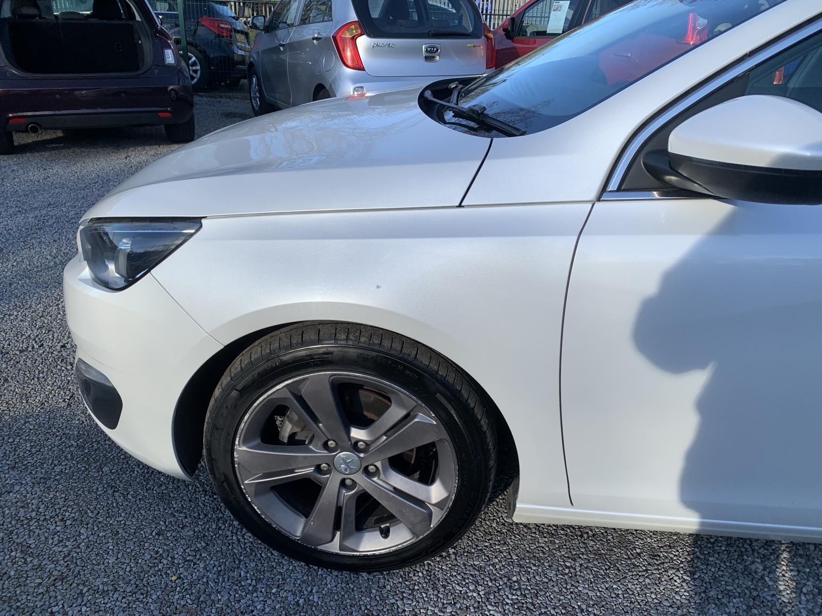 Peugeot 308 SW 1.6 e-HDi Allure Estate 5dr Diesel Manual Euro 5 (s/s) (115 ps)