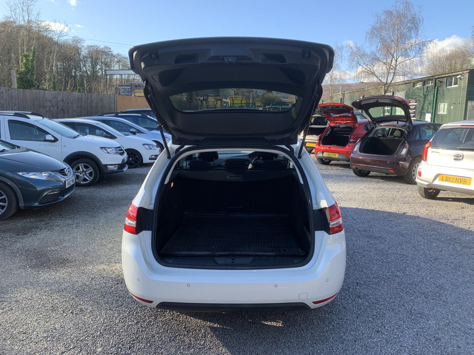 Peugeot 308 SW 1.6 e-HDi Allure Estate 5dr Diesel Manual Euro 5 (s/s) (115 ps)