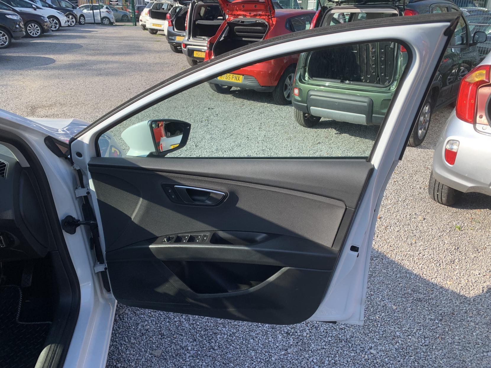 SEAT Leon 1.2 TSI SE Hatchback 5dr Petrol Manual Euro 5 (s/s) (105 ps)