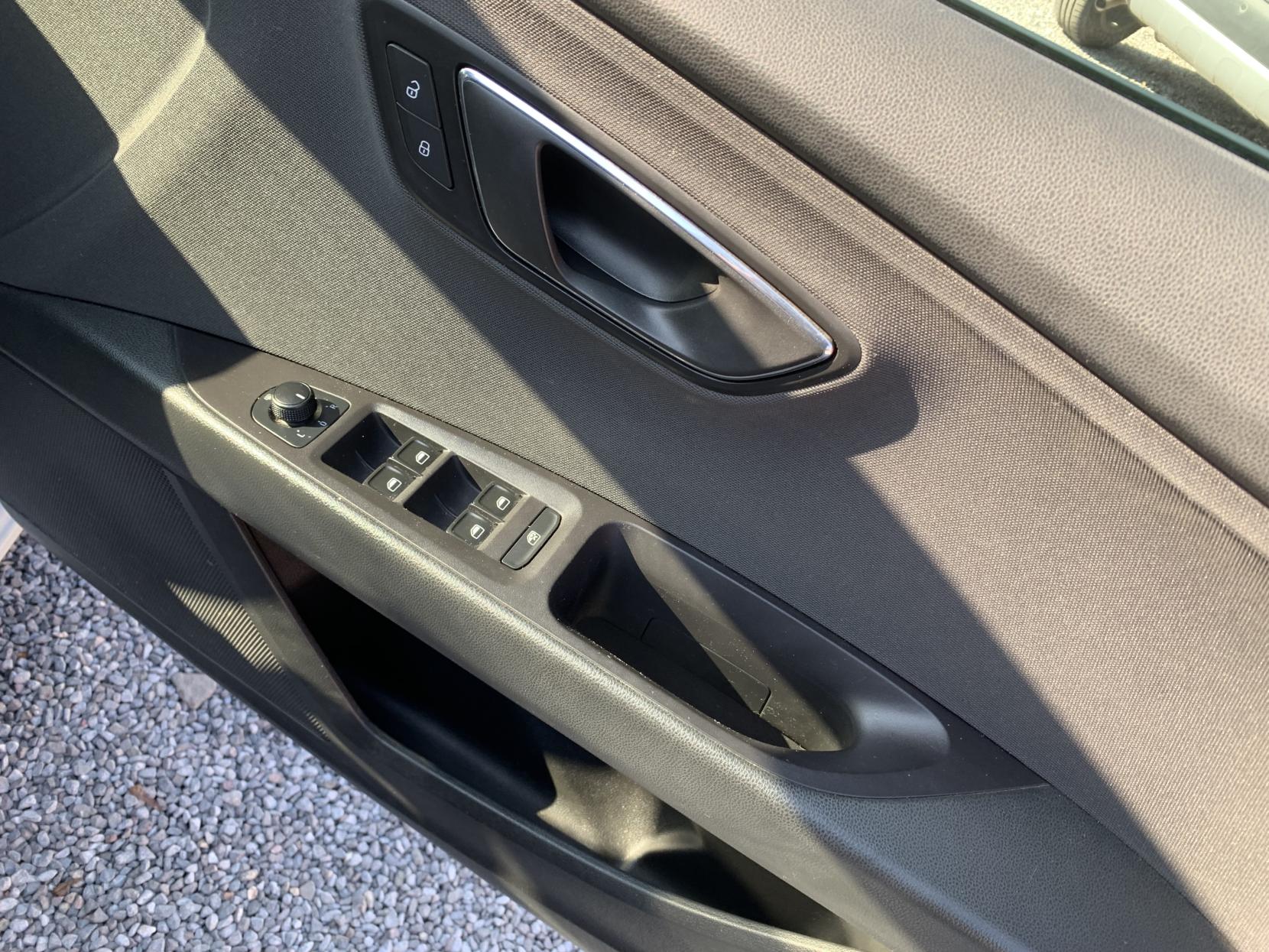 SEAT Leon 1.2 TSI SE Hatchback 5dr Petrol Manual Euro 5 (s/s) (105 ps)