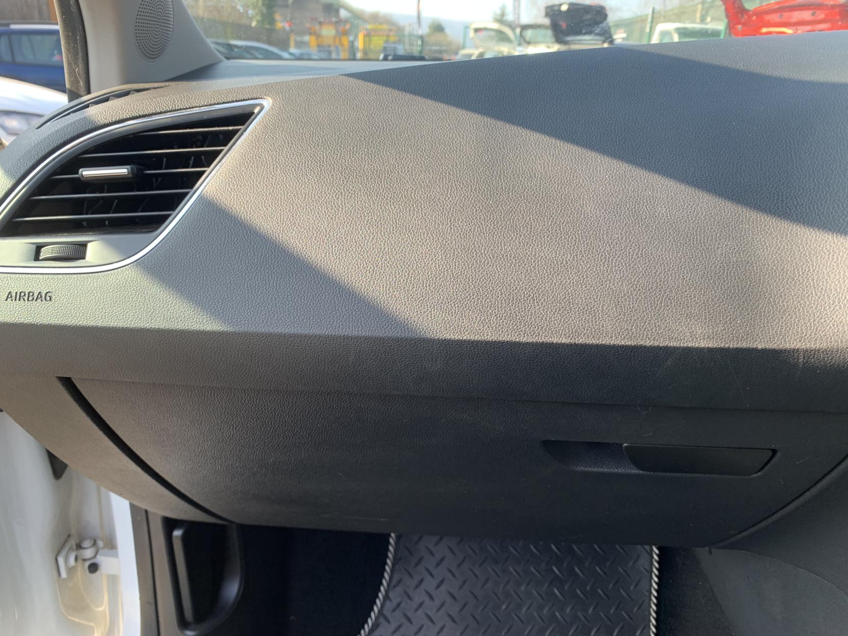 SEAT Leon 1.2 TSI SE Hatchback 5dr Petrol Manual Euro 5 (s/s) (105 ps)