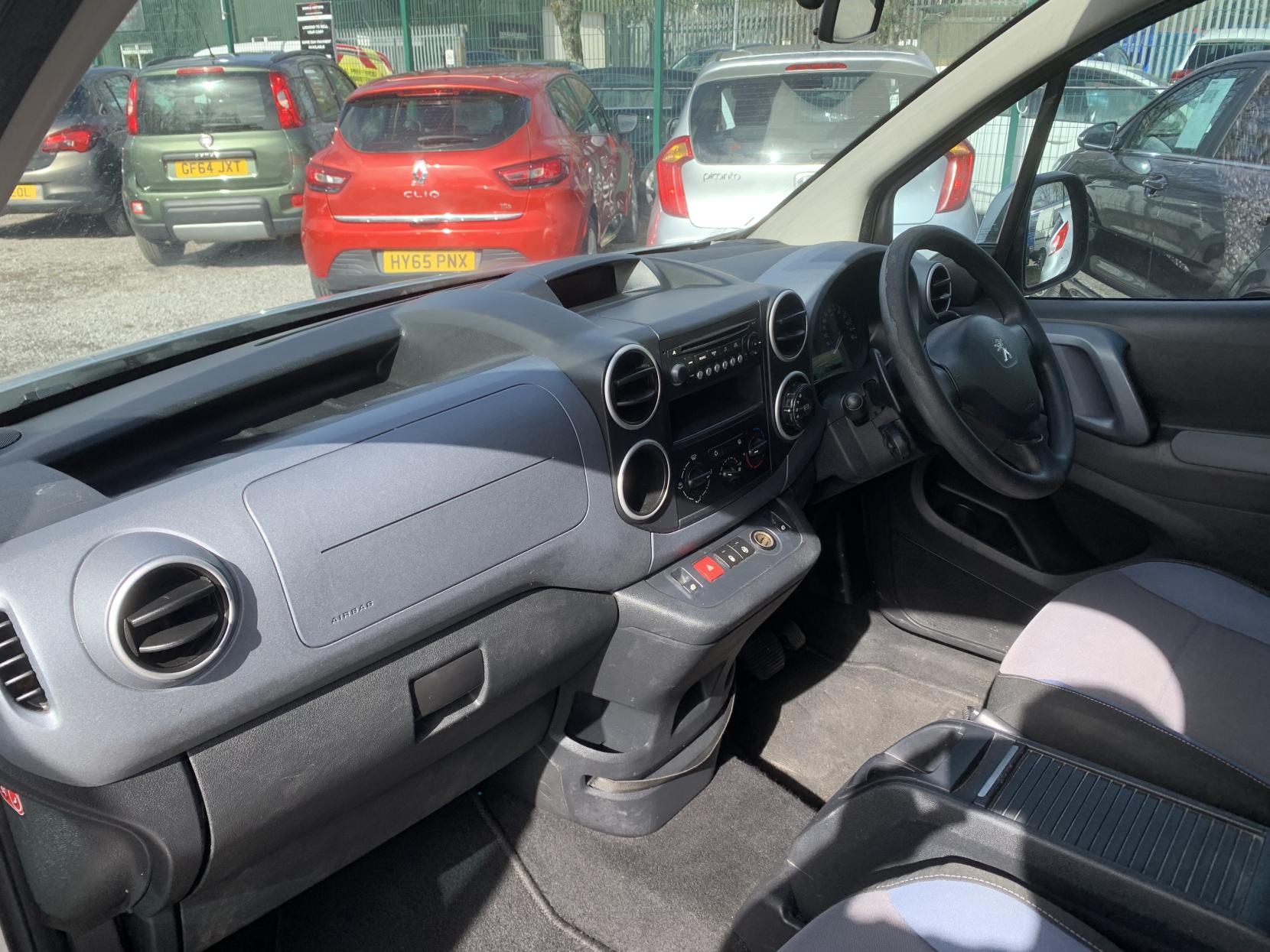 Peugeot Partner Tepee 1.6 HDi Tepee S MPV 5dr Diesel EGC (s/s) (125 g/km, 92 bhp)