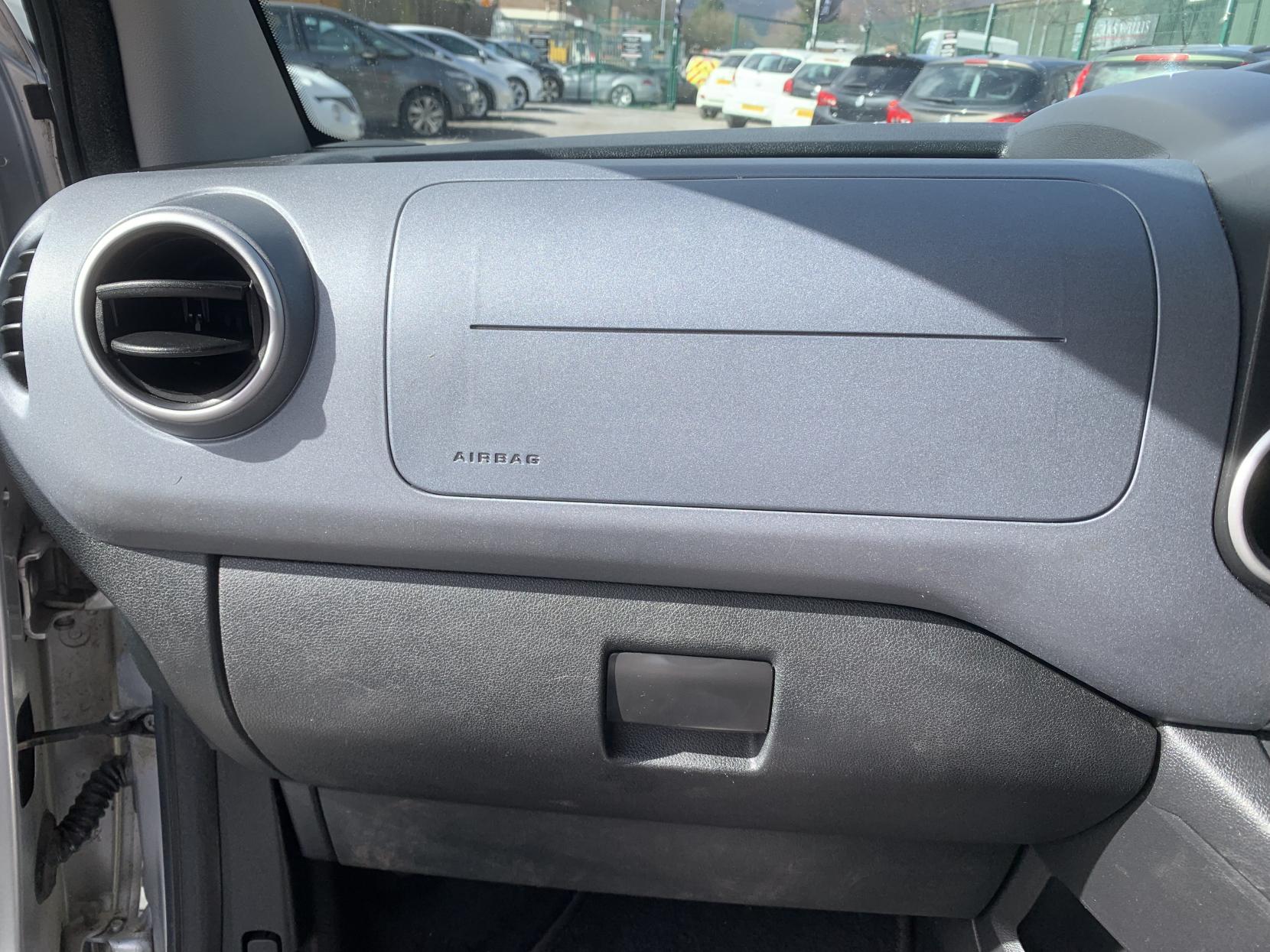 Peugeot Partner Tepee 1.6 HDi Tepee S MPV 5dr Diesel EGC (s/s) (125 g/km, 92 bhp)