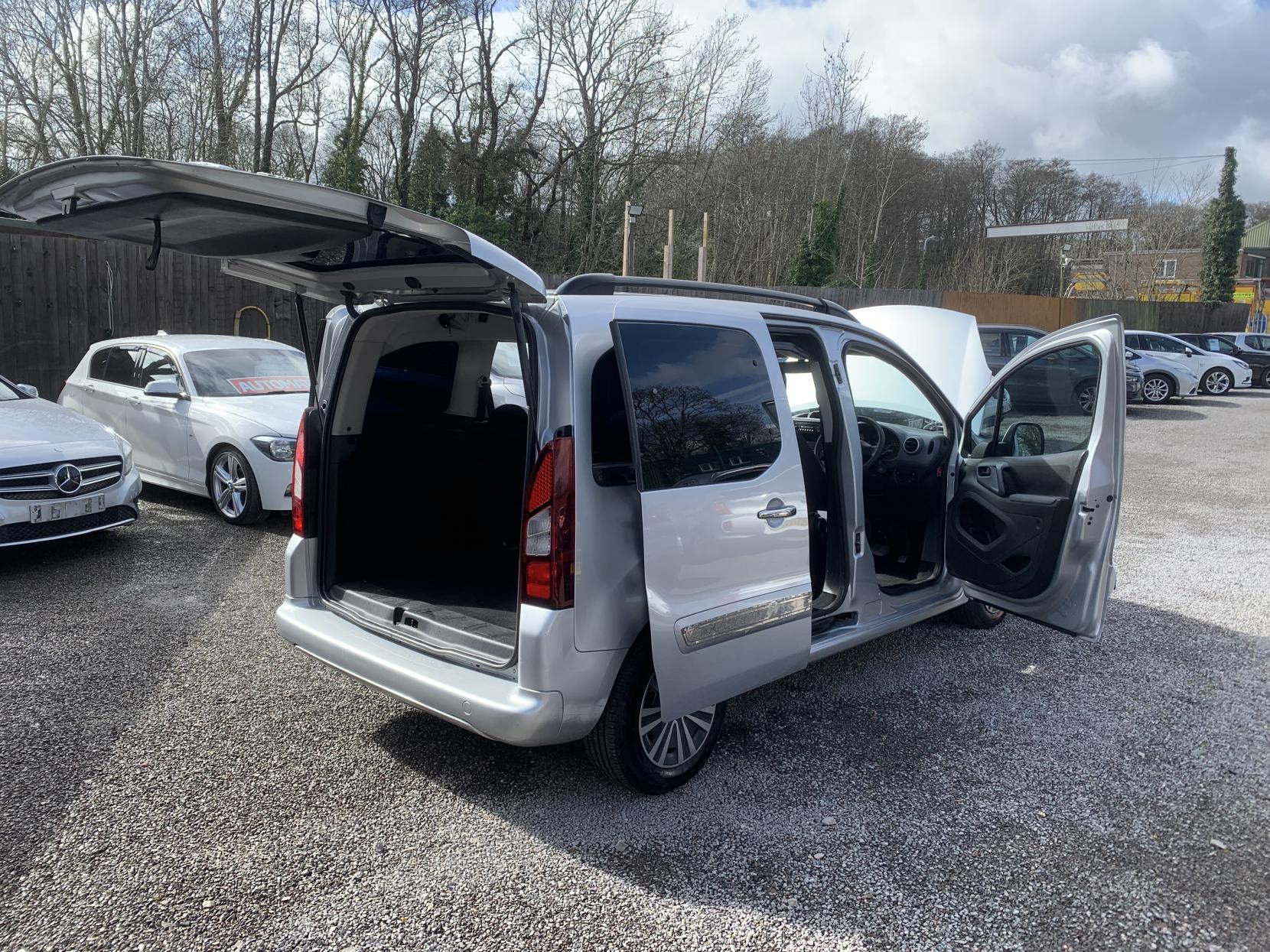 Peugeot Partner Tepee 1.6 HDi Tepee S MPV 5dr Diesel EGC (s/s) (125 g/km, 92 bhp)