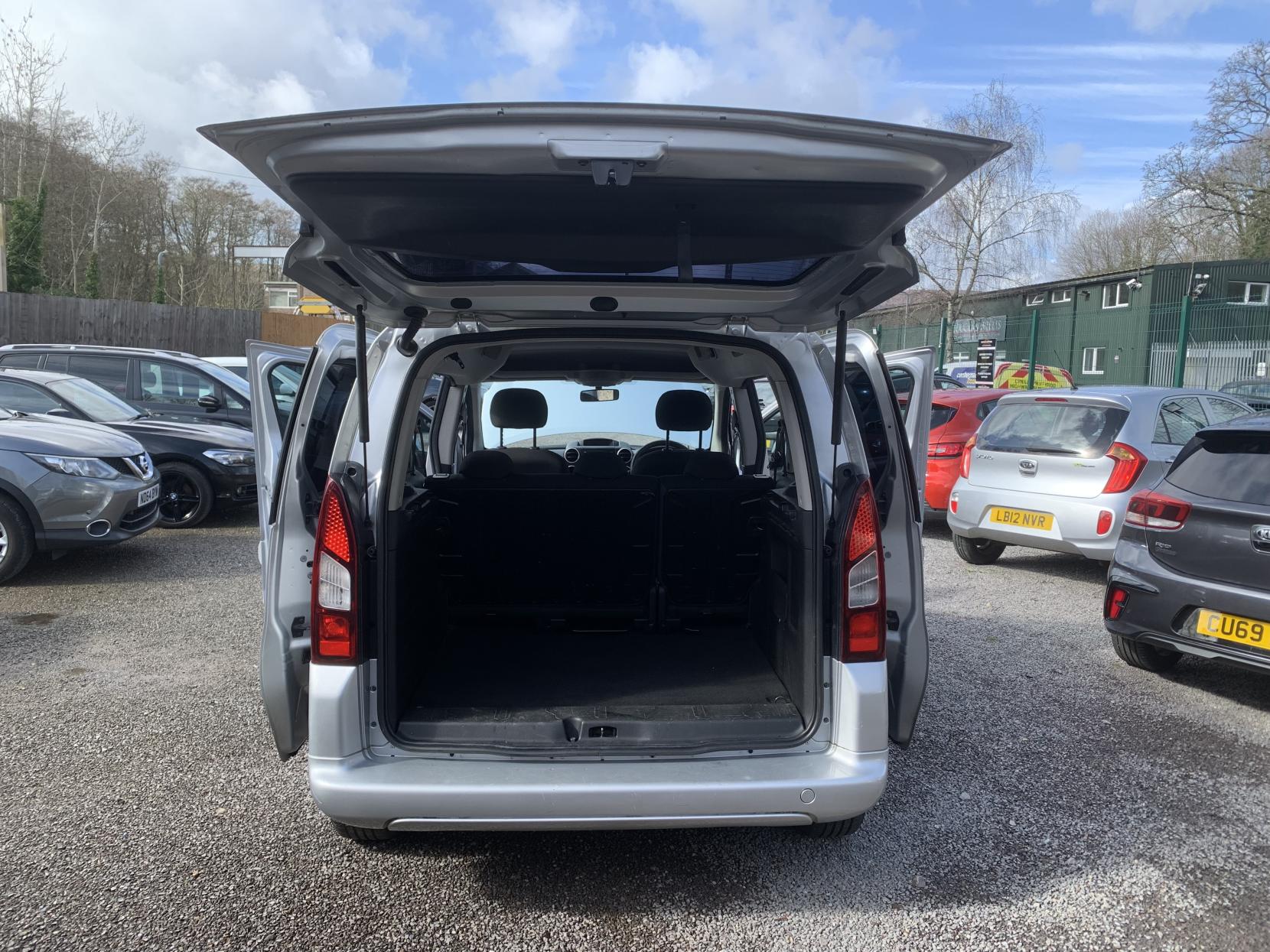 Peugeot Partner Tepee 1.6 HDi Tepee S MPV 5dr Diesel EGC (s/s) (125 g/km, 92 bhp)