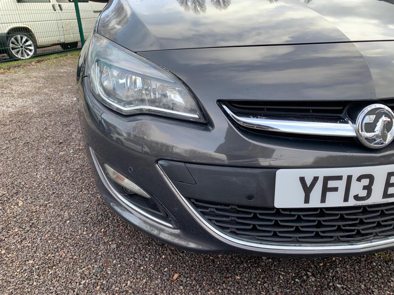 Vauxhall Astra 2.0 CDTi ecoFLEX Elite Euro 5 (s/s) 5dr