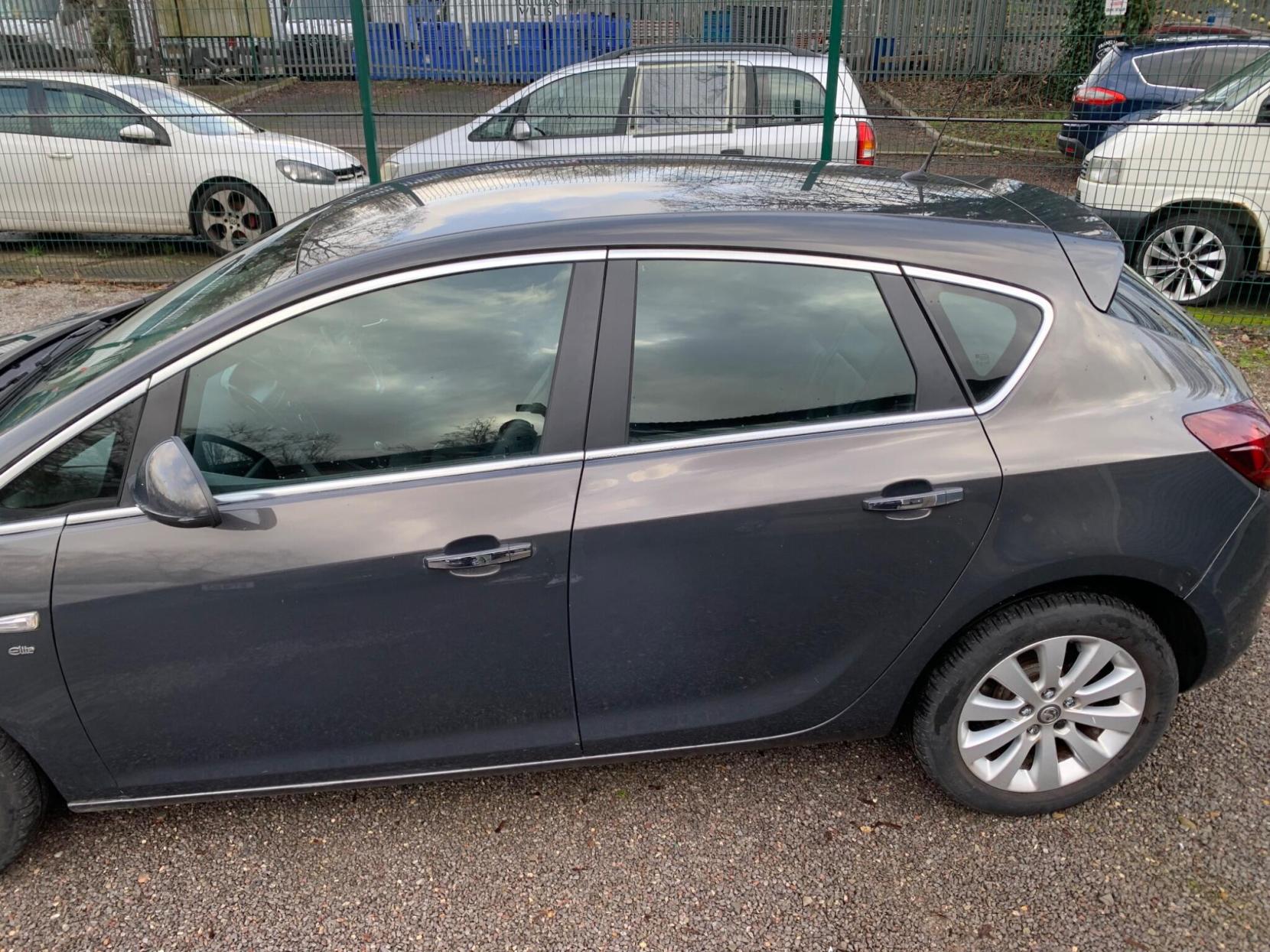 Vauxhall Astra 2.0 CDTi ecoFLEX Elite Euro 5 (s/s) 5dr