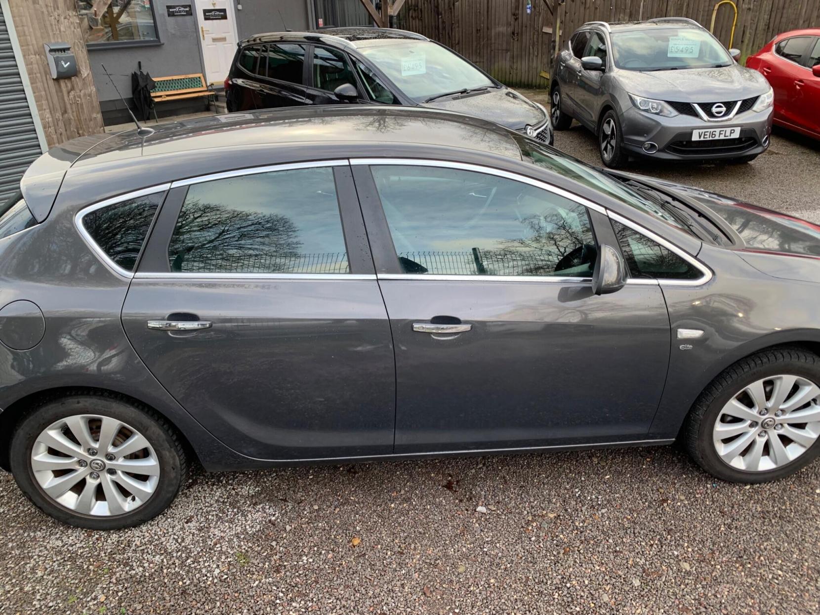 Vauxhall Astra 2.0 CDTi ecoFLEX Elite Euro 5 (s/s) 5dr