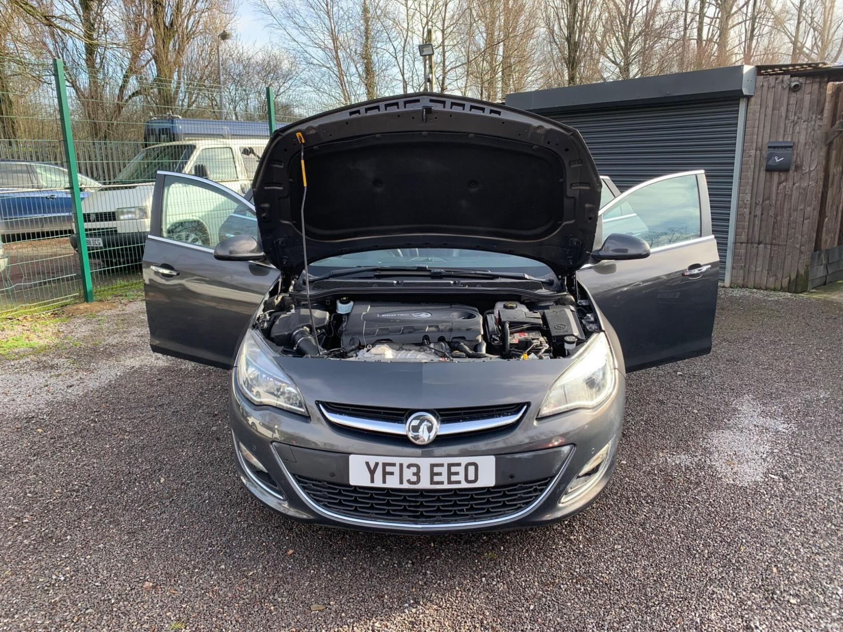 Vauxhall Astra 2.0 CDTi ecoFLEX Elite Euro 5 (s/s) 5dr