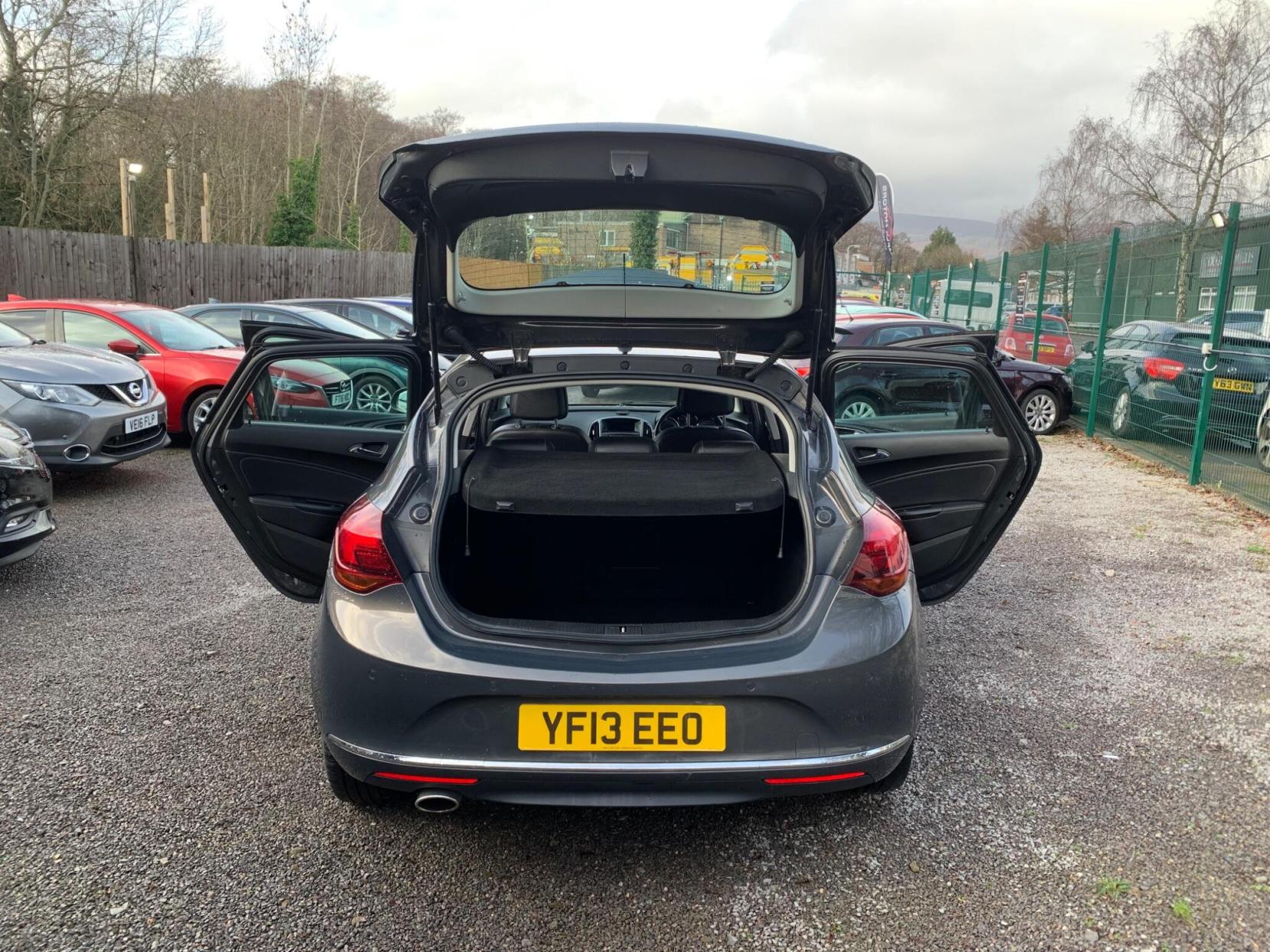 Vauxhall Astra 2.0 CDTi ecoFLEX Elite Euro 5 (s/s) 5dr