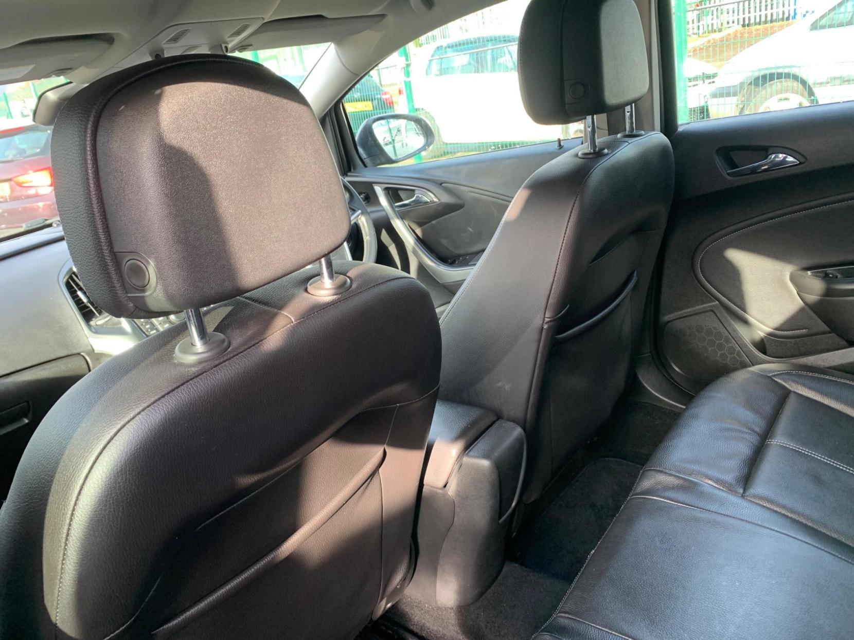 Vauxhall Astra 2.0 CDTi ecoFLEX Elite Euro 5 (s/s) 5dr