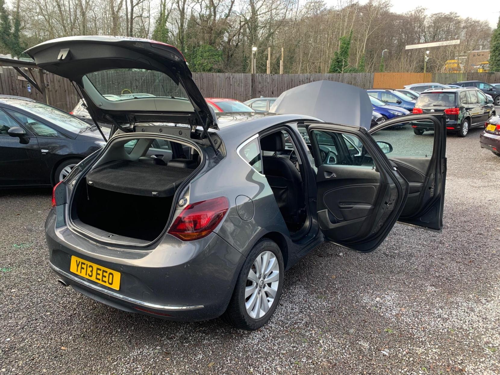 Vauxhall Astra 2.0 CDTi ecoFLEX Elite Euro 5 (s/s) 5dr