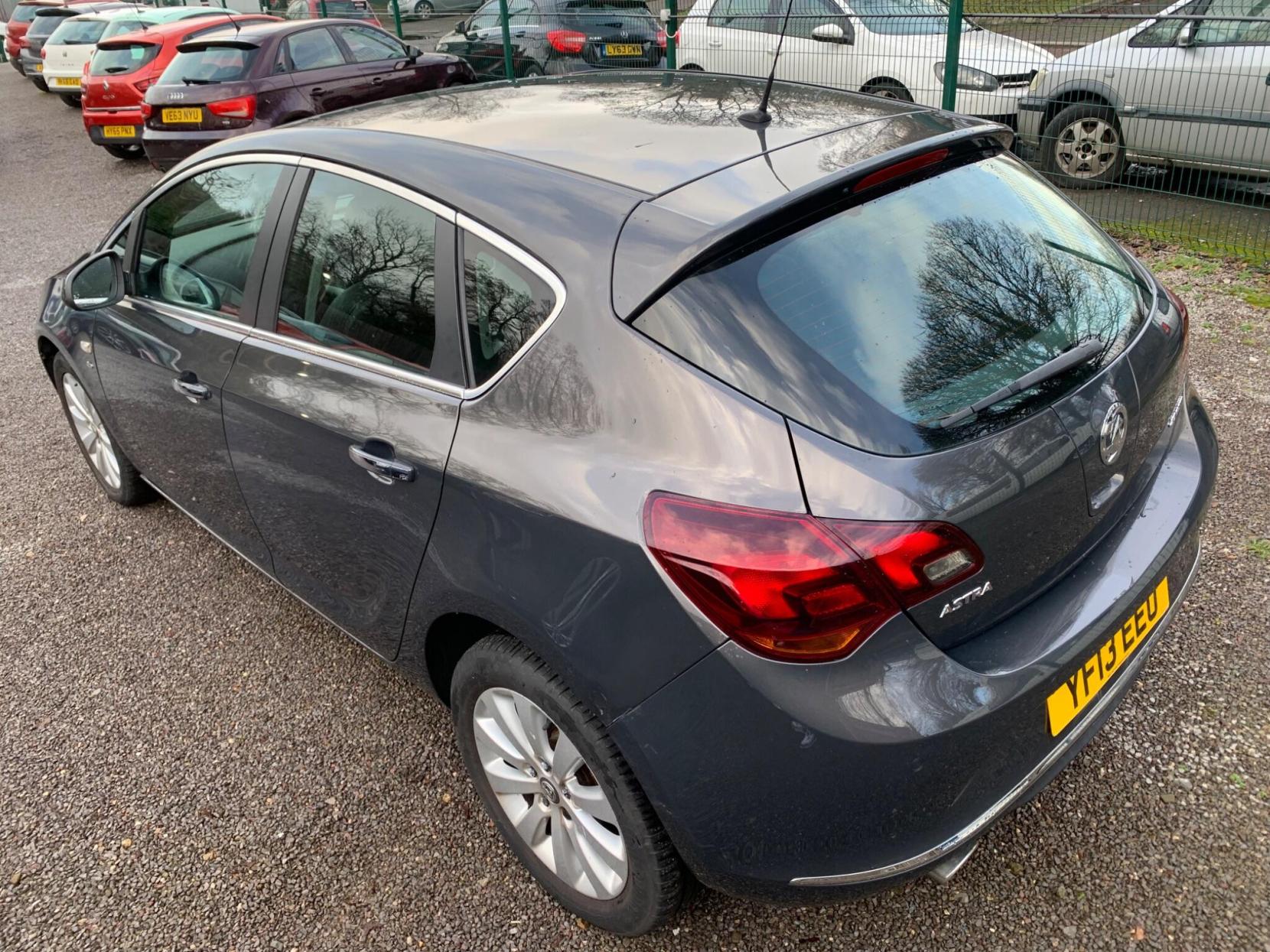 Vauxhall Astra 2.0 CDTi ecoFLEX Elite Euro 5 (s/s) 5dr