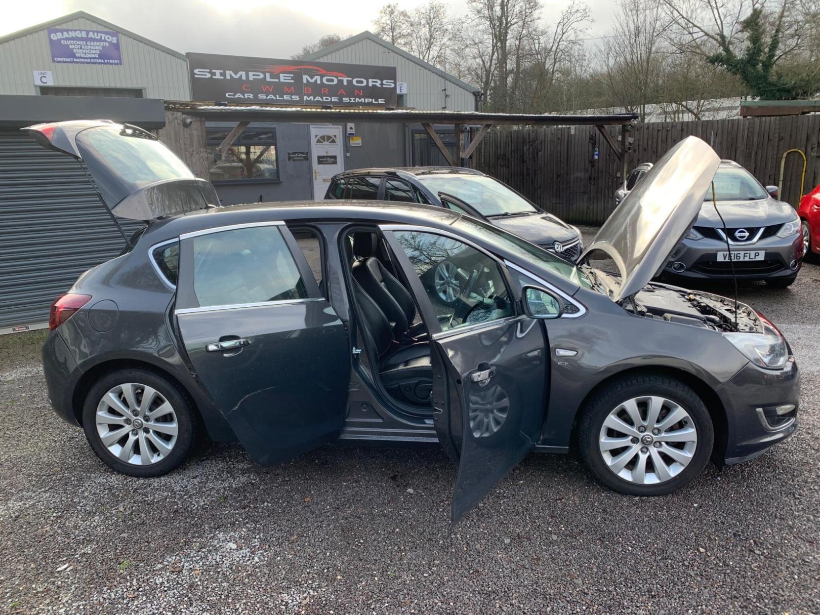 Vauxhall Astra 2.0 CDTi ecoFLEX Elite Euro 5 (s/s) 5dr