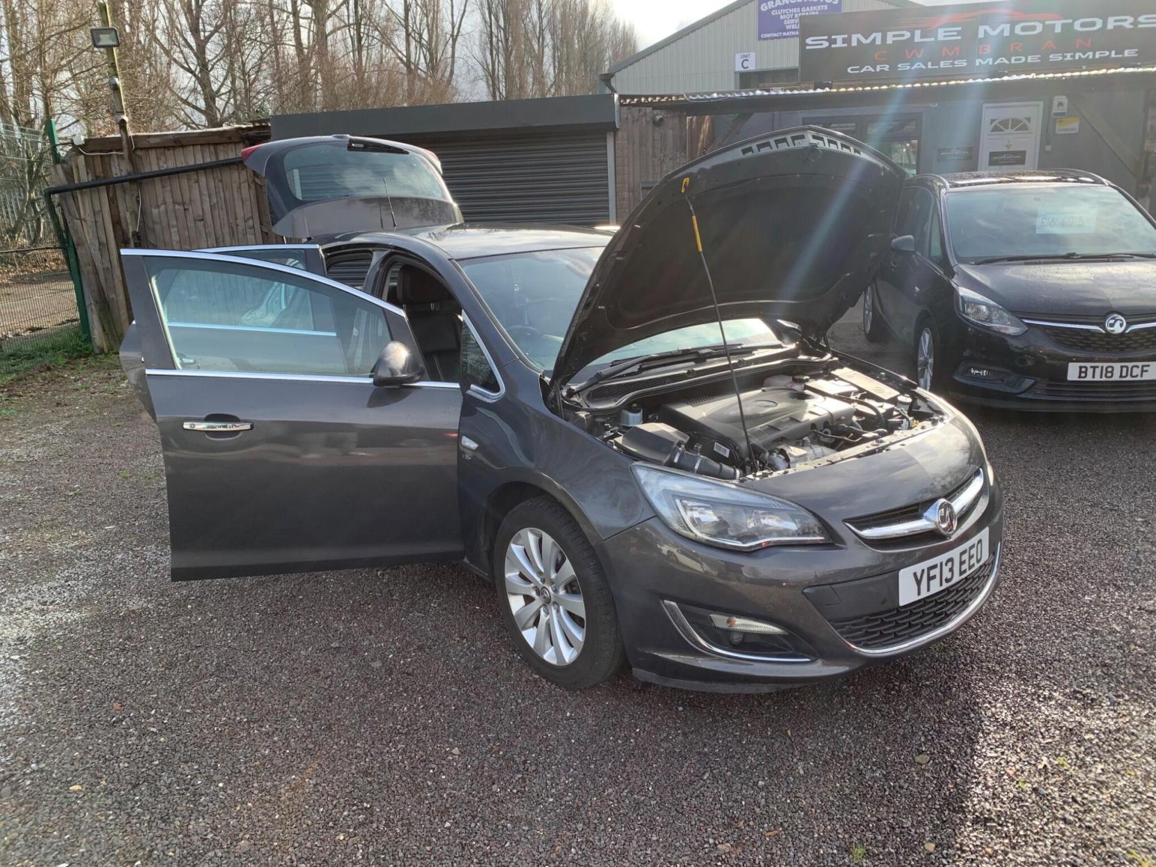 Vauxhall Astra 2.0 CDTi ecoFLEX Elite Euro 5 (s/s) 5dr