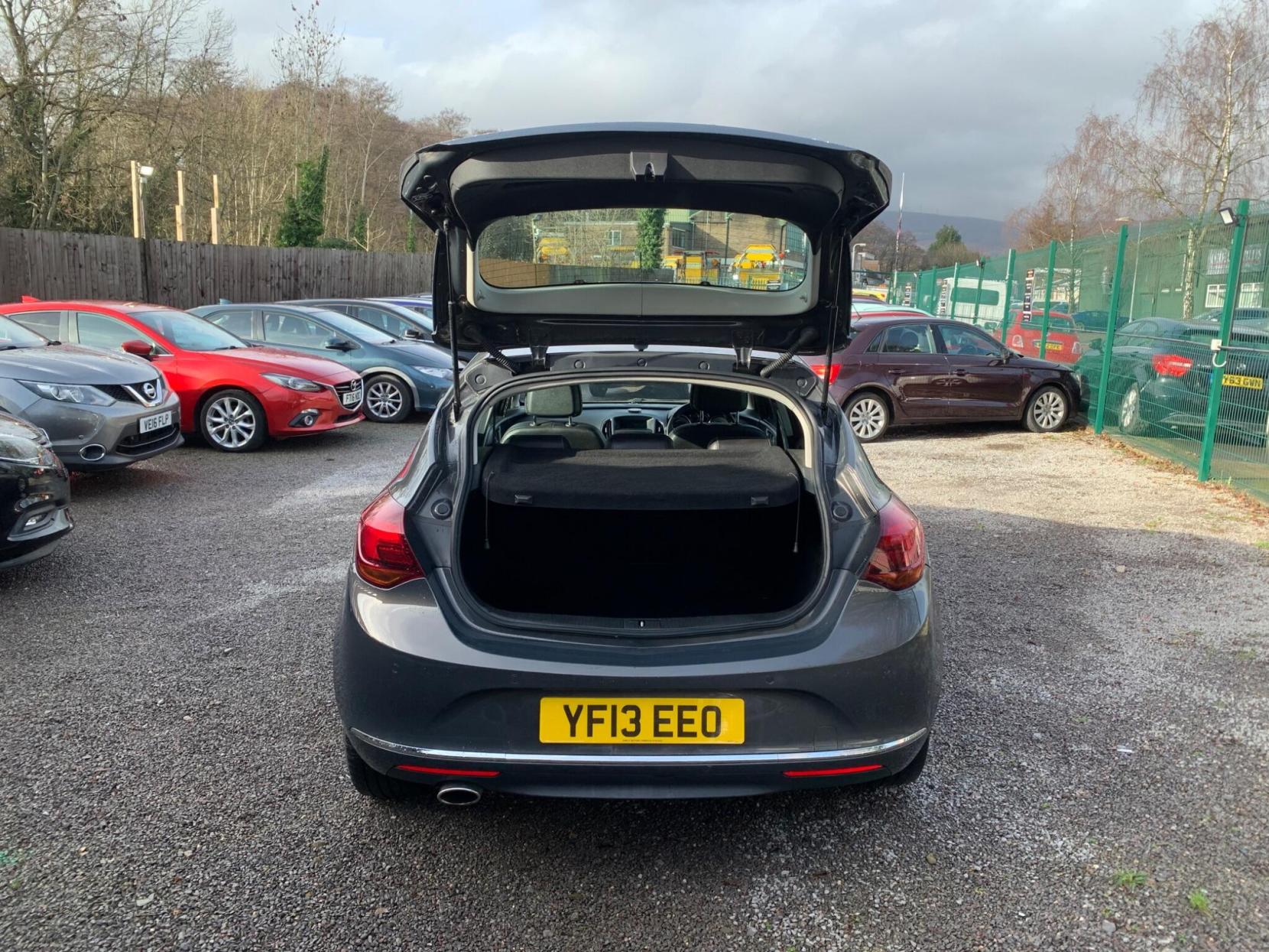 Vauxhall Astra 2.0 CDTi ecoFLEX Elite Euro 5 (s/s) 5dr