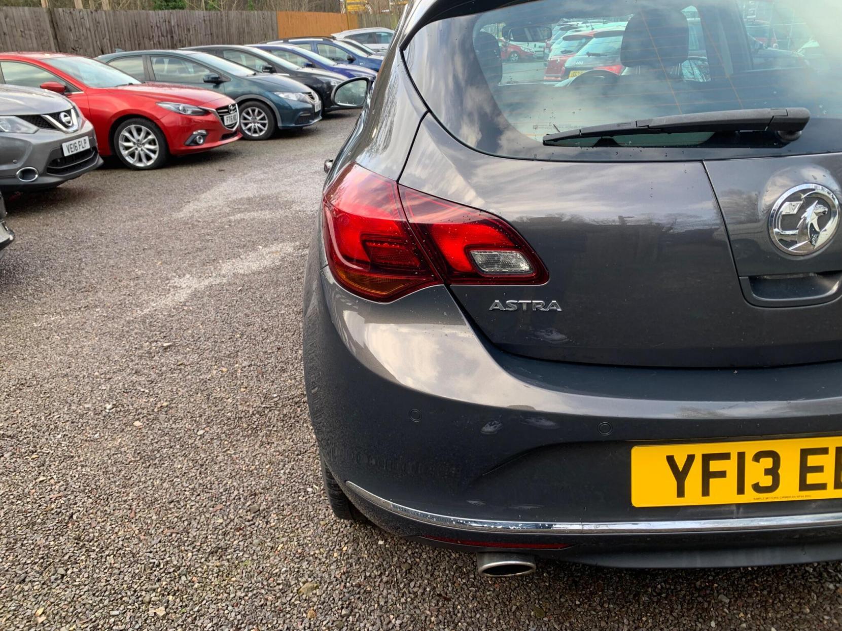 Vauxhall Astra 2.0 CDTi ecoFLEX Elite Euro 5 (s/s) 5dr