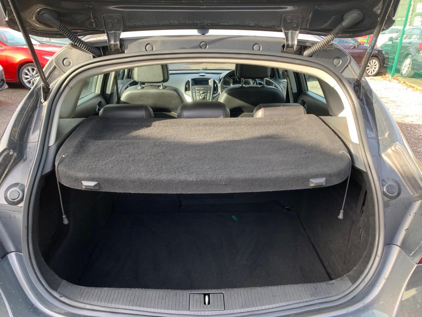 Vauxhall Astra 2.0 CDTi ecoFLEX Elite Euro 5 (s/s) 5dr