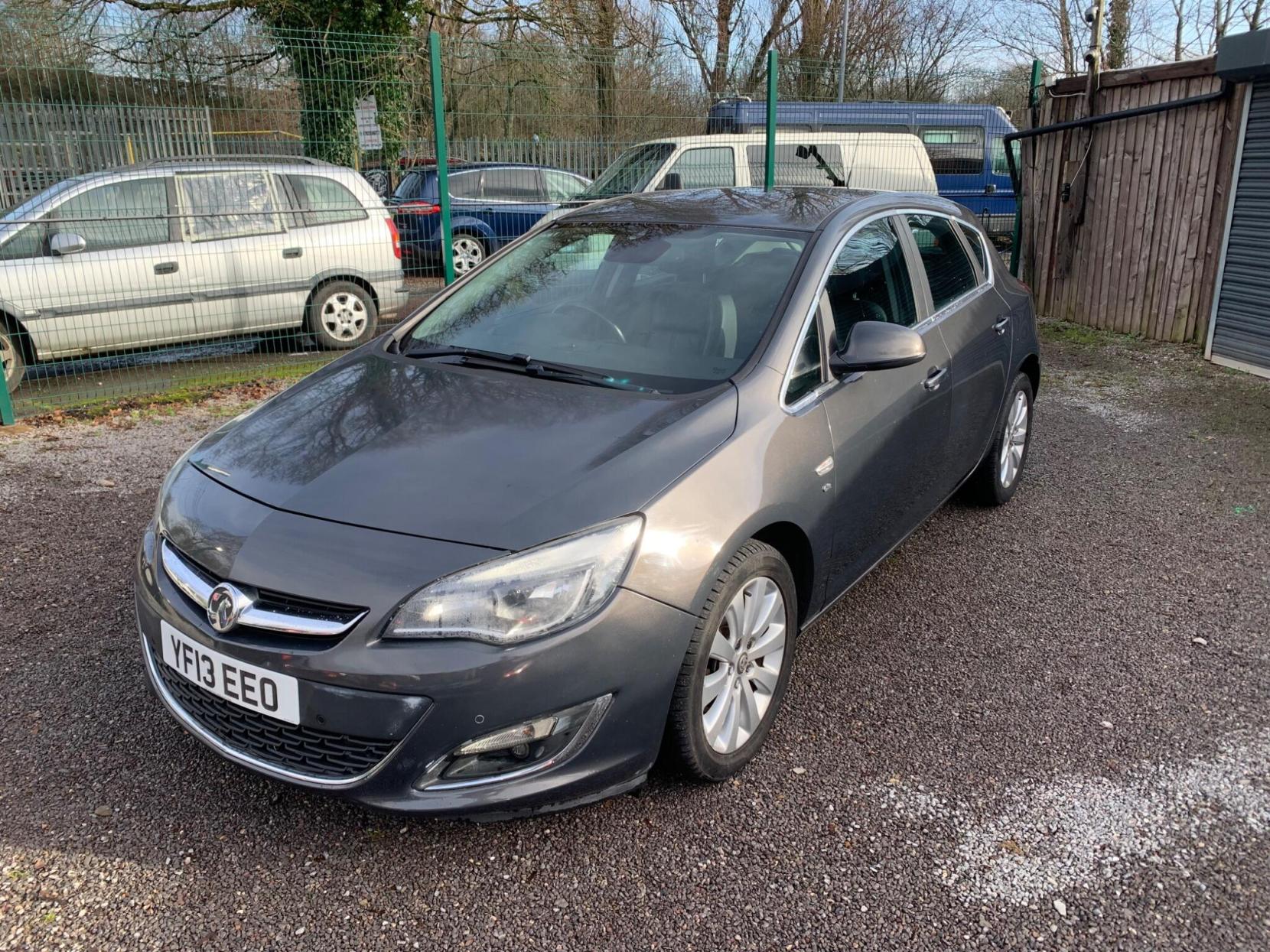 Vauxhall Astra 2.0 CDTi ecoFLEX Elite Euro 5 (s/s) 5dr