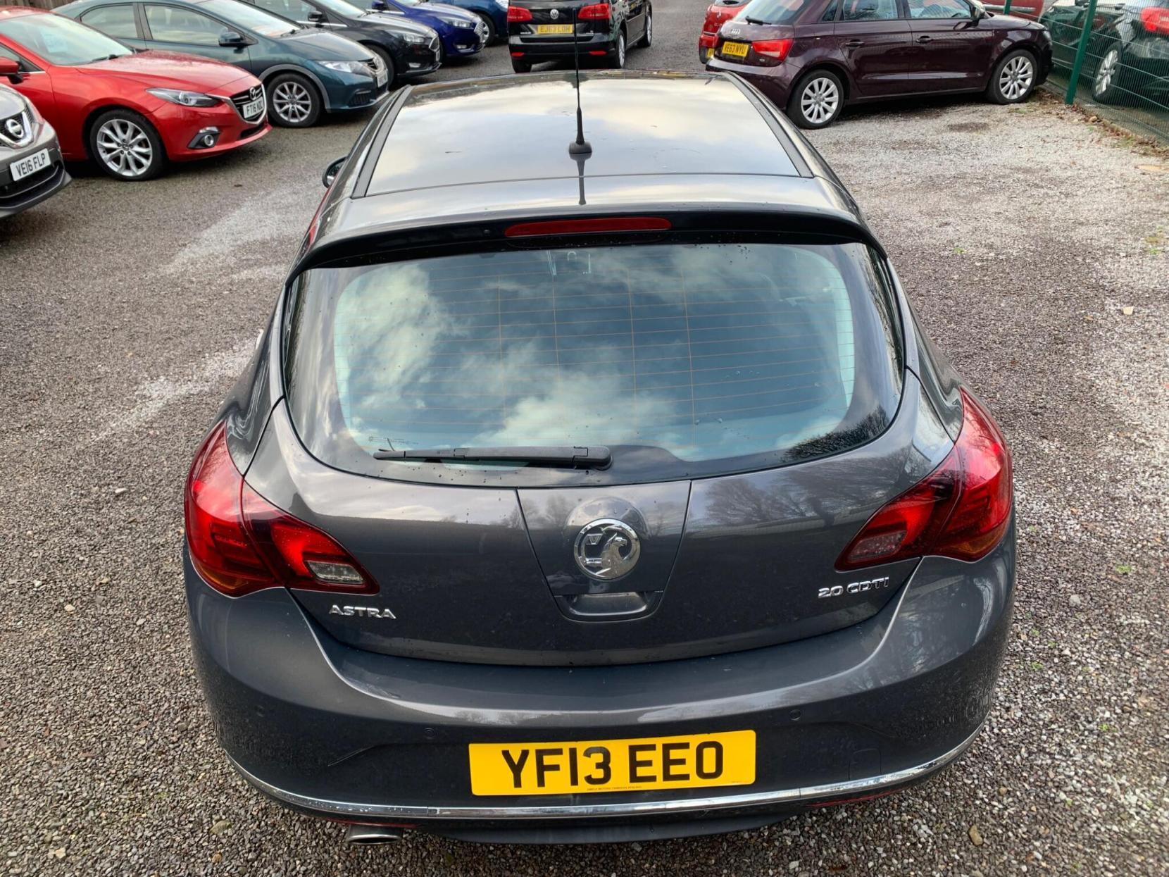 Vauxhall Astra 2.0 CDTi ecoFLEX Elite Euro 5 (s/s) 5dr