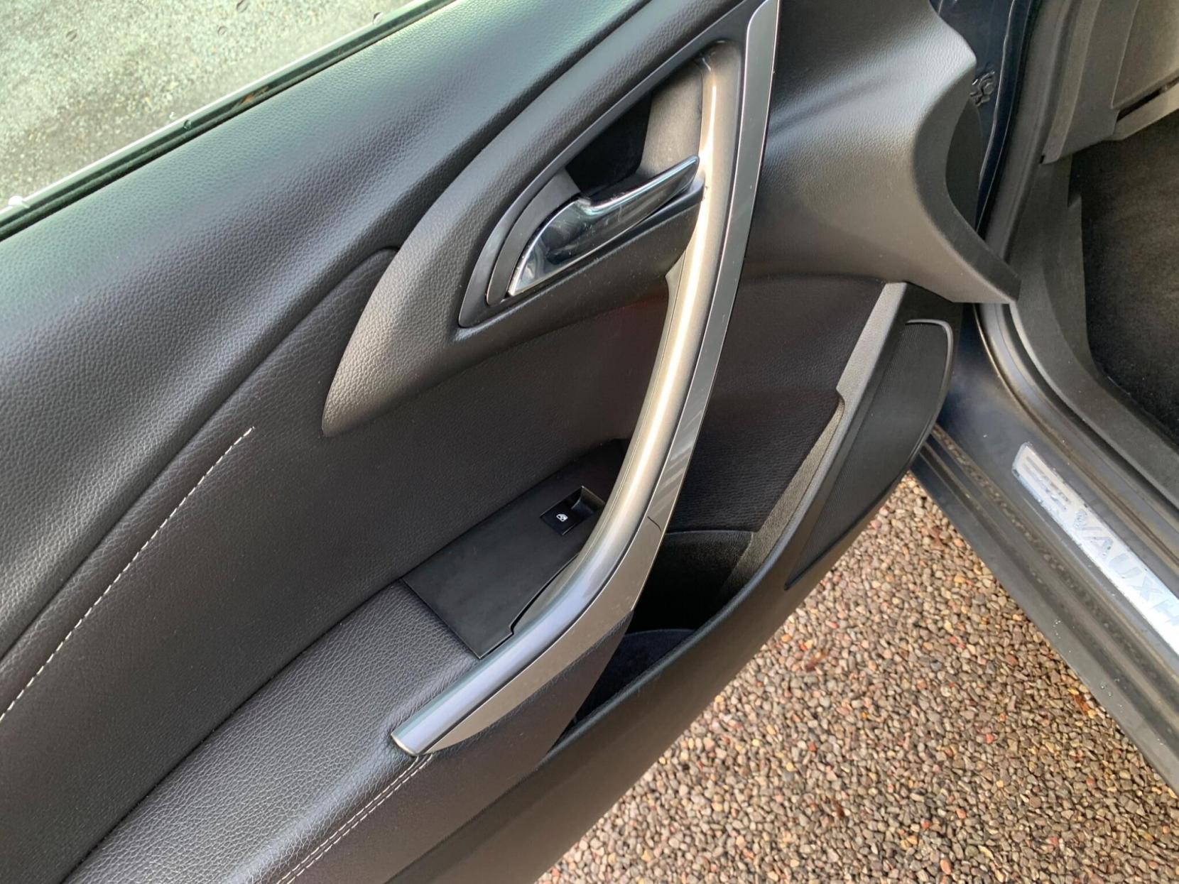 Vauxhall Astra 2.0 CDTi ecoFLEX Elite Euro 5 (s/s) 5dr