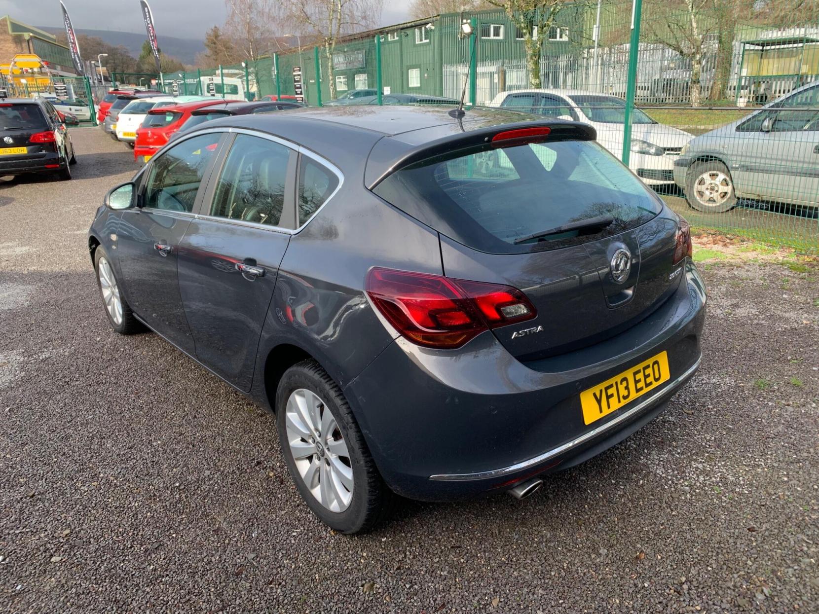Vauxhall Astra 2.0 CDTi ecoFLEX Elite Euro 5 (s/s) 5dr