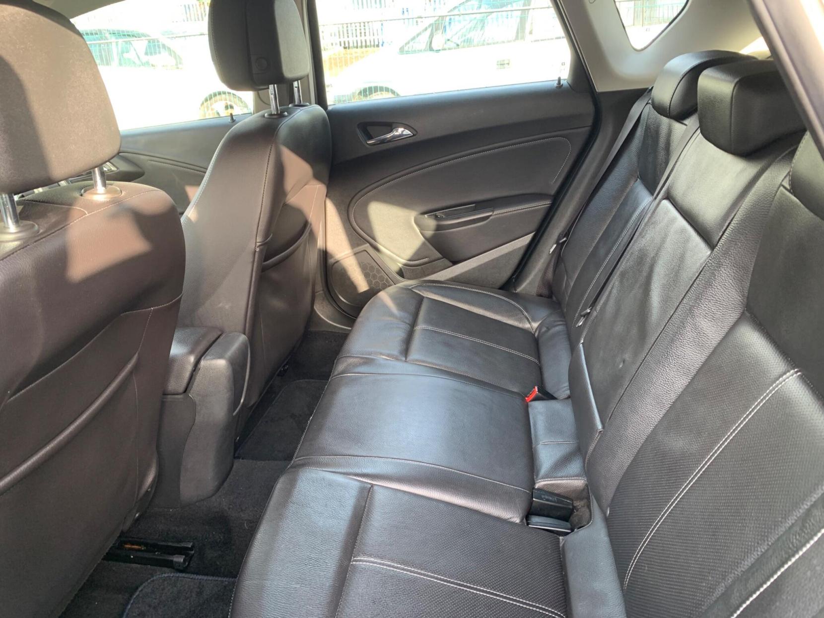 Vauxhall Astra 2.0 CDTi ecoFLEX Elite Euro 5 (s/s) 5dr