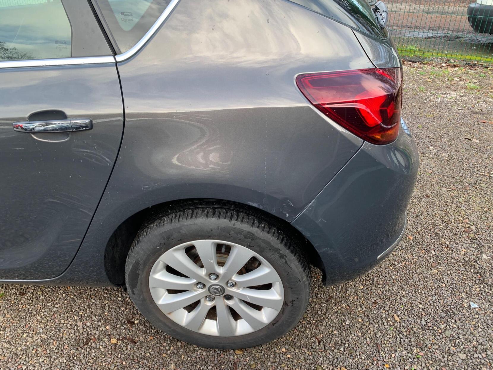 Vauxhall Astra 2.0 CDTi ecoFLEX Elite Euro 5 (s/s) 5dr