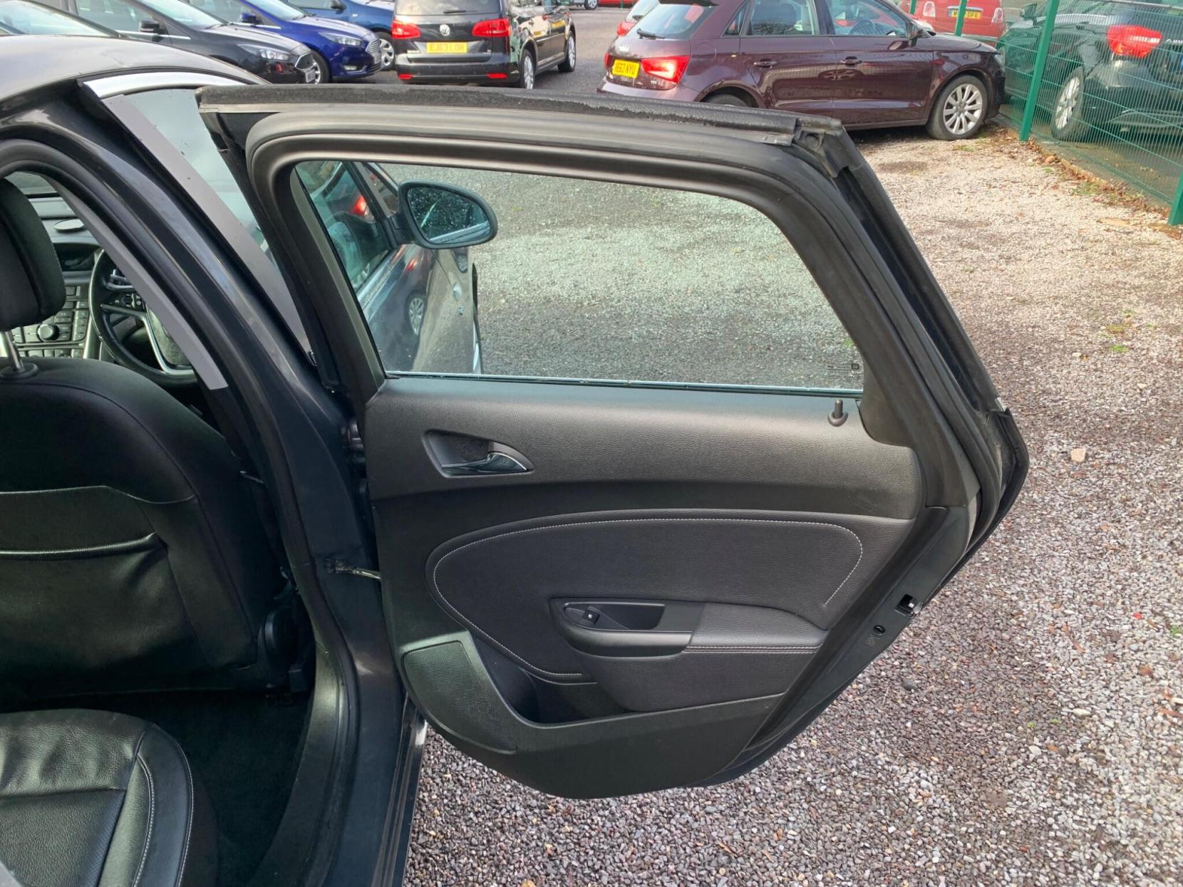 Vauxhall Astra 2.0 CDTi ecoFLEX Elite Euro 5 (s/s) 5dr