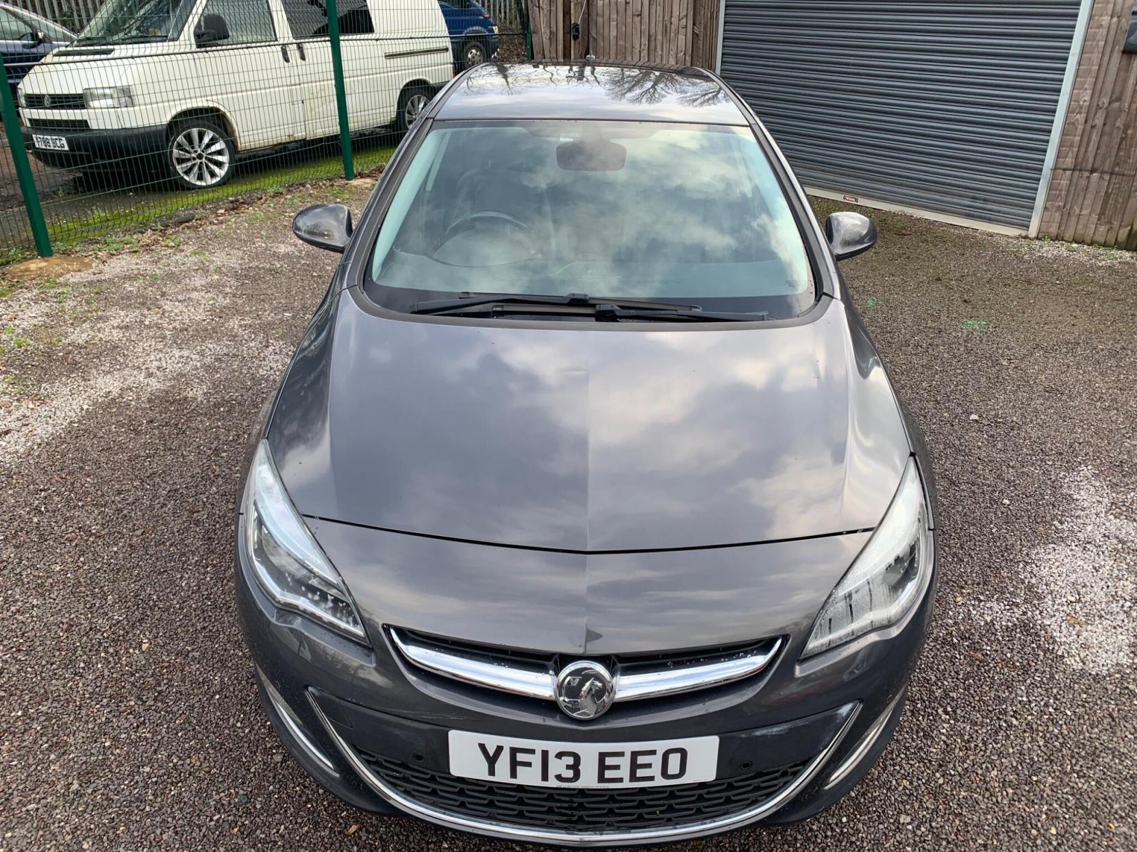 Vauxhall Astra 2.0 CDTi ecoFLEX Elite Euro 5 (s/s) 5dr