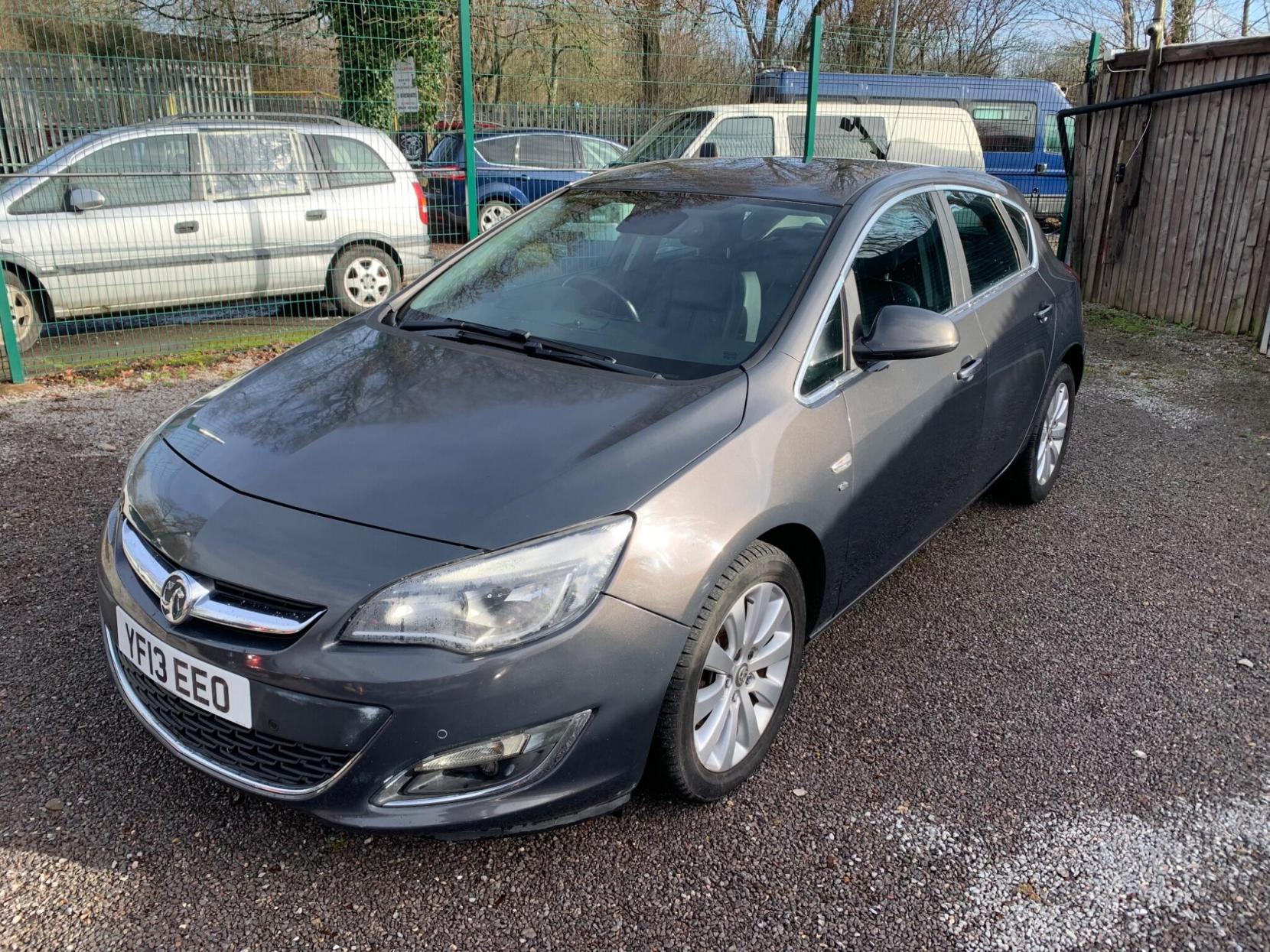 Vauxhall Astra 2.0 CDTi ecoFLEX Elite Euro 5 (s/s) 5dr