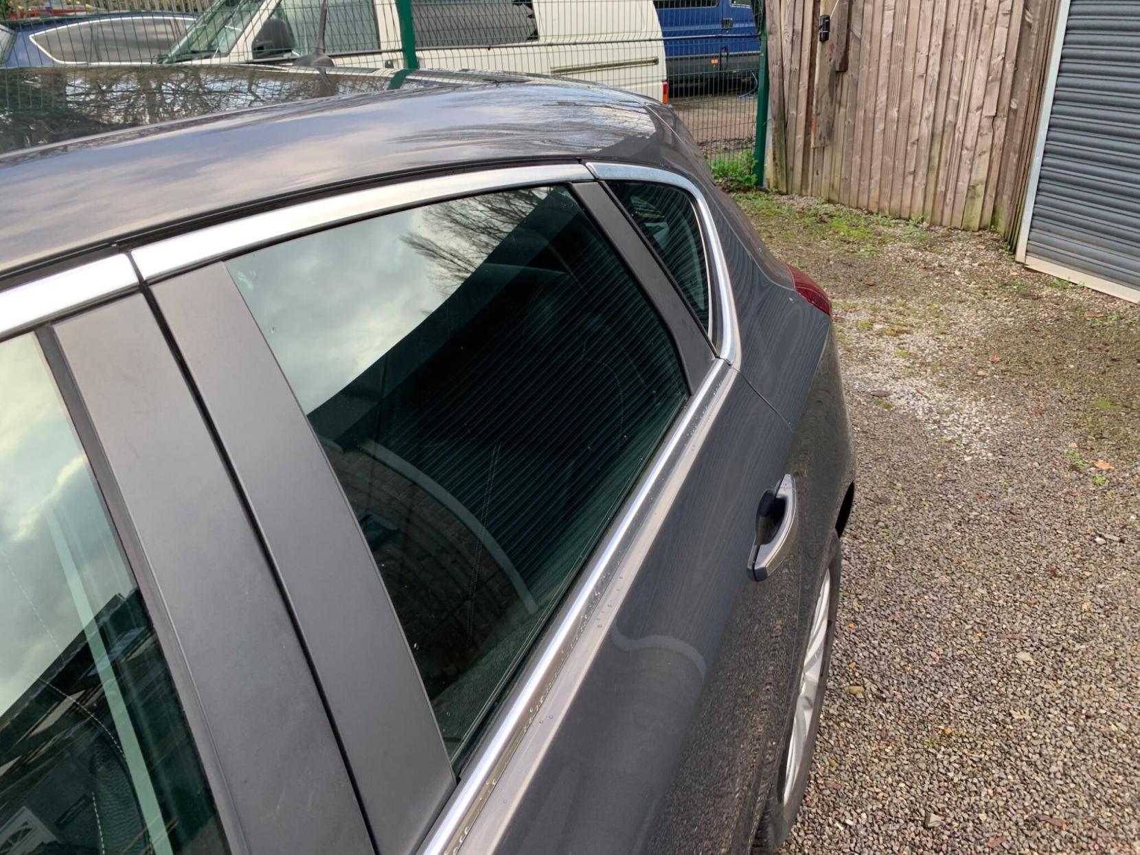 Vauxhall Astra 2.0 CDTi ecoFLEX Elite Euro 5 (s/s) 5dr