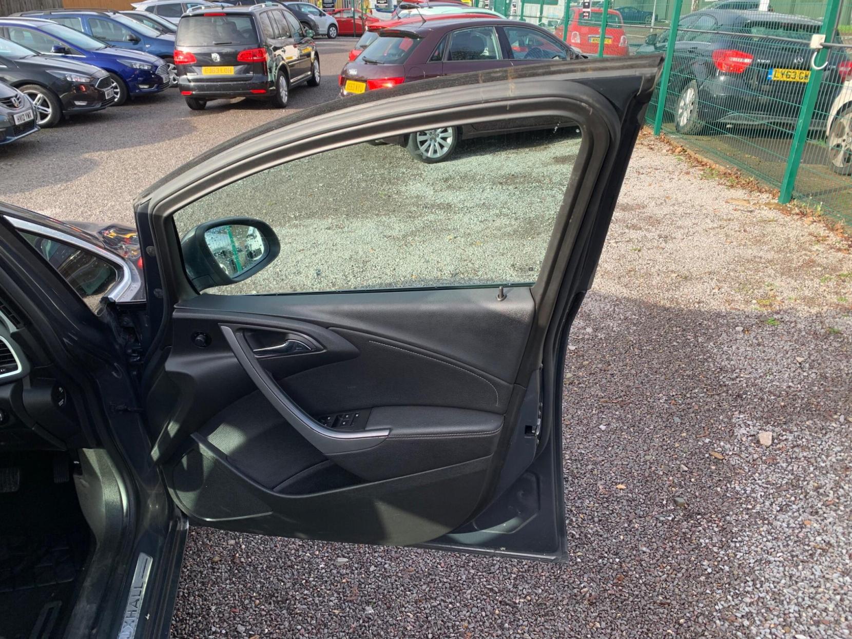 Vauxhall Astra 2.0 CDTi ecoFLEX Elite Euro 5 (s/s) 5dr