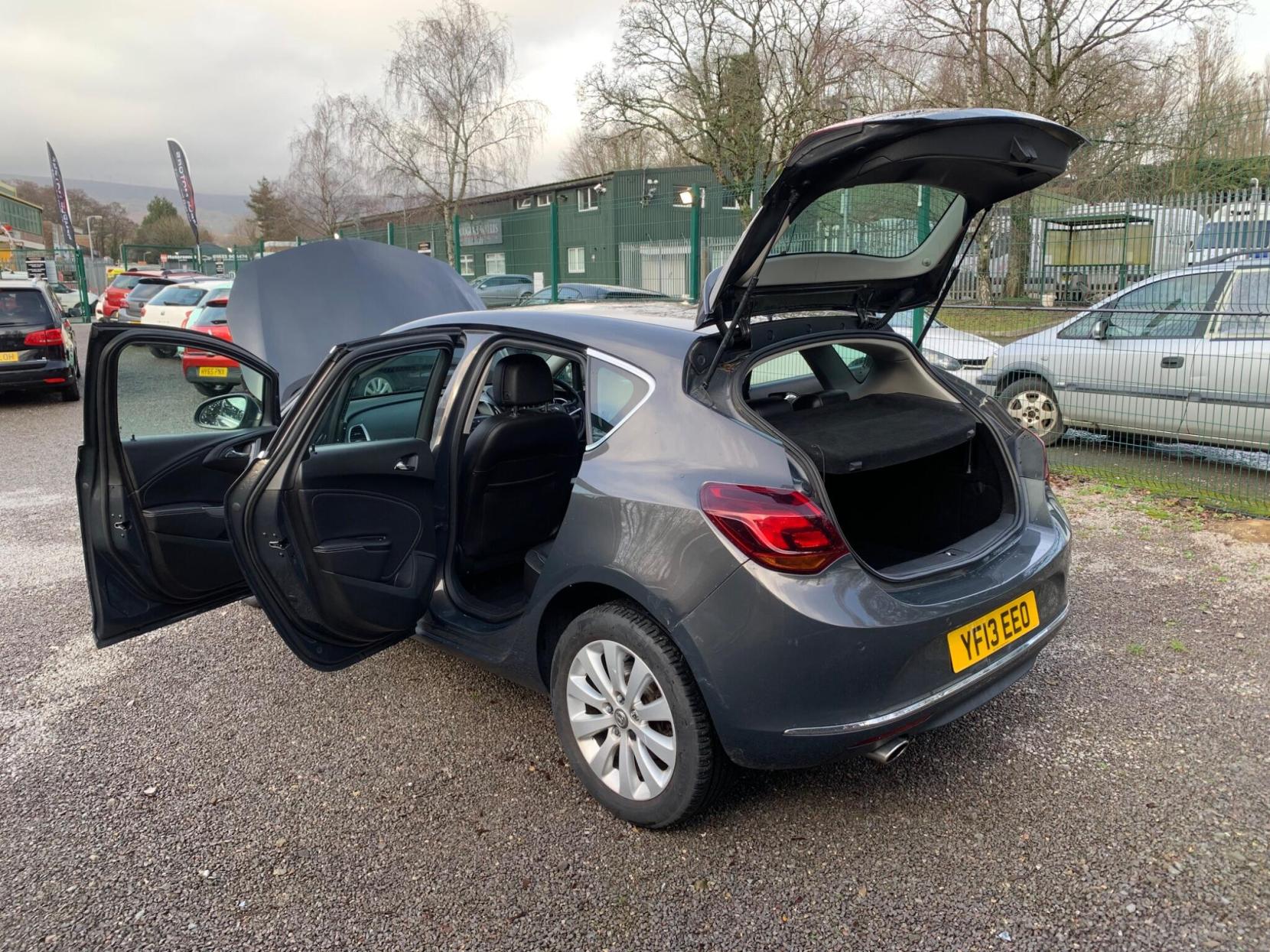 Vauxhall Astra 2.0 CDTi ecoFLEX Elite Euro 5 (s/s) 5dr