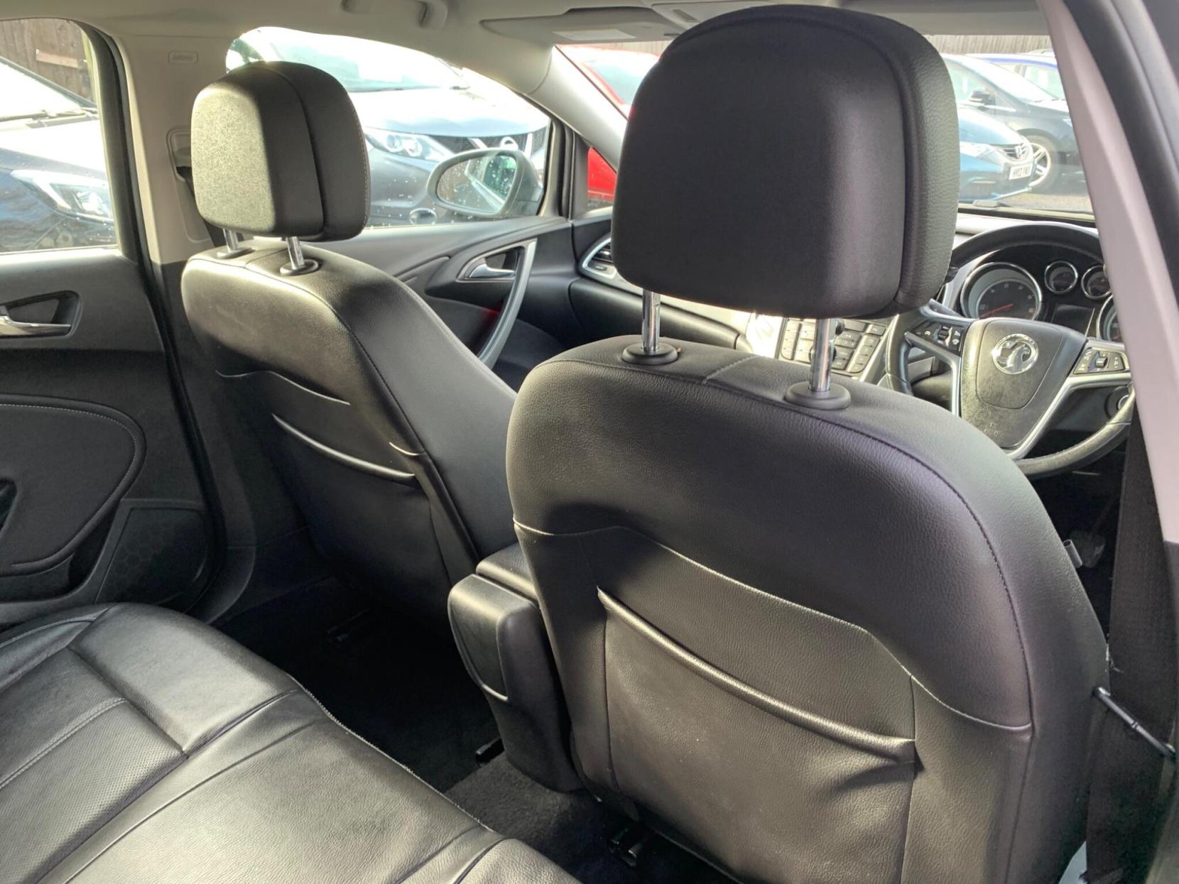 Vauxhall Astra 2.0 CDTi ecoFLEX Elite Euro 5 (s/s) 5dr