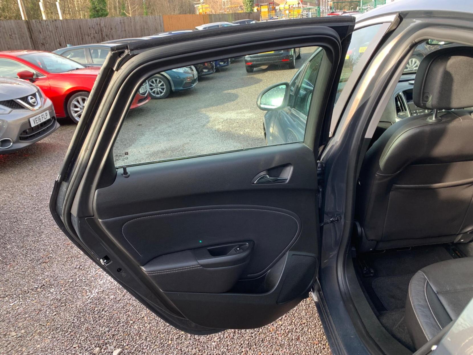 Vauxhall Astra 2.0 CDTi ecoFLEX Elite Euro 5 (s/s) 5dr