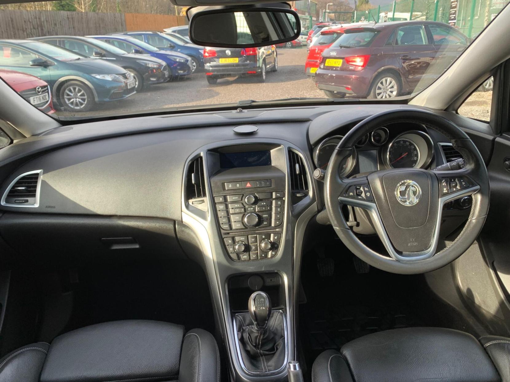Vauxhall Astra 2.0 CDTi ecoFLEX Elite Euro 5 (s/s) 5dr