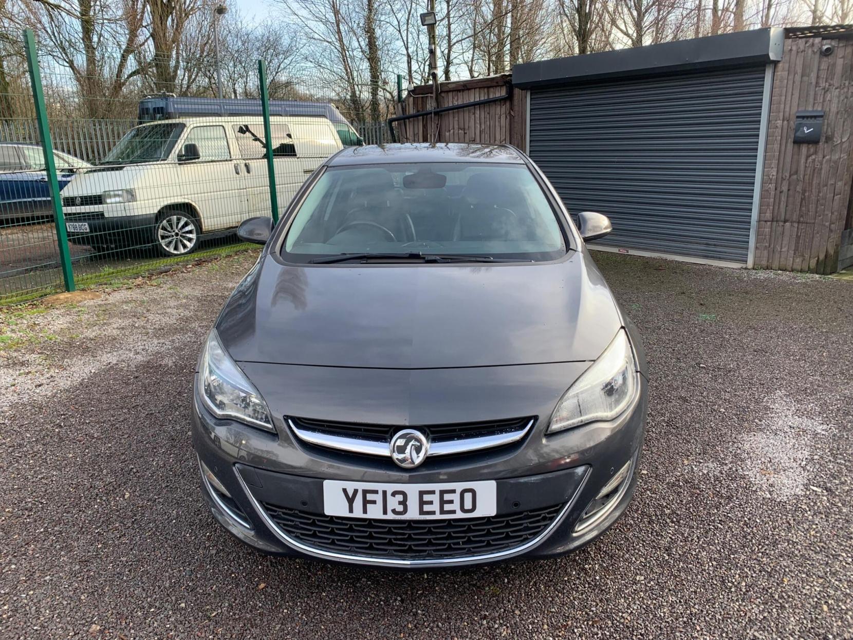 Vauxhall Astra 2.0 CDTi ecoFLEX Elite Euro 5 (s/s) 5dr