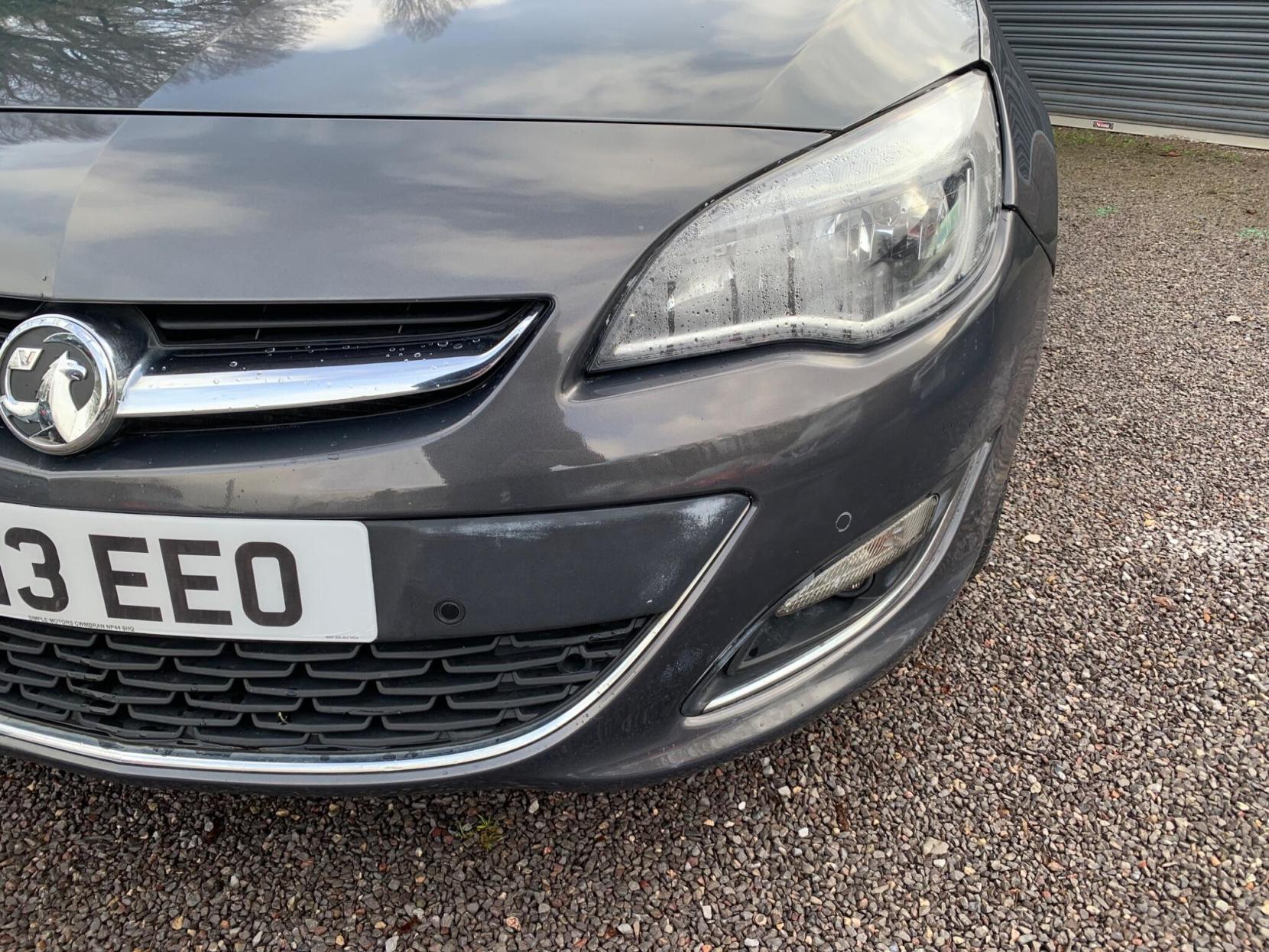 Vauxhall Astra 2.0 CDTi ecoFLEX Elite Euro 5 (s/s) 5dr