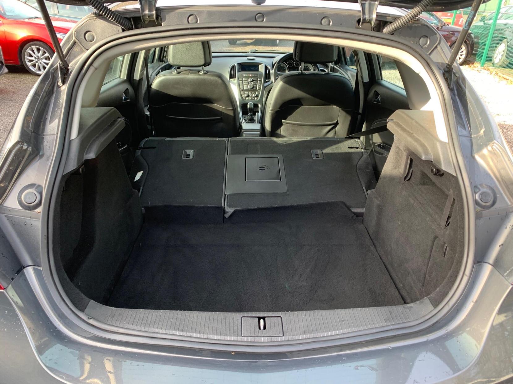 Vauxhall Astra 2.0 CDTi ecoFLEX Elite Euro 5 (s/s) 5dr